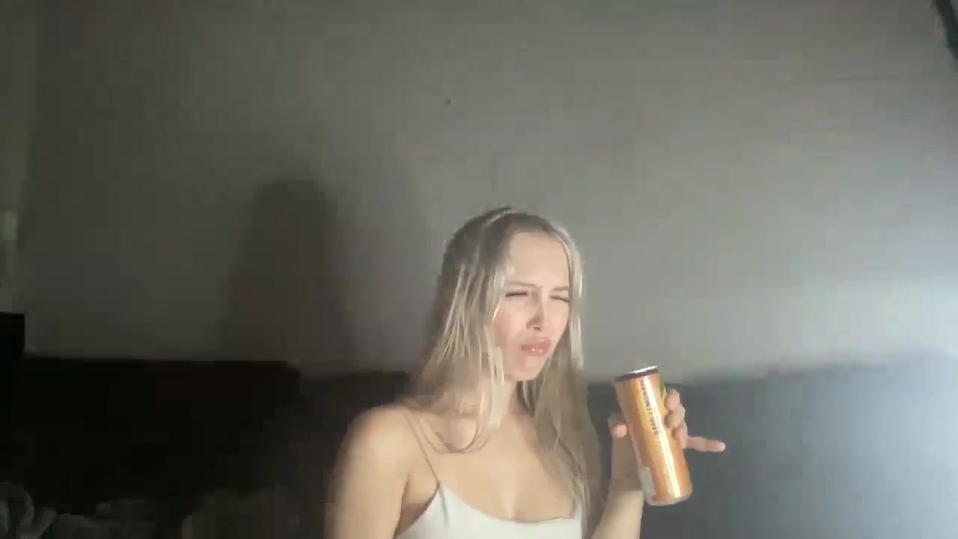 Gallery image thumbnail from Avsbliss's myfreecams stream on, 04/25/2025, 07:09 image 18 of 20