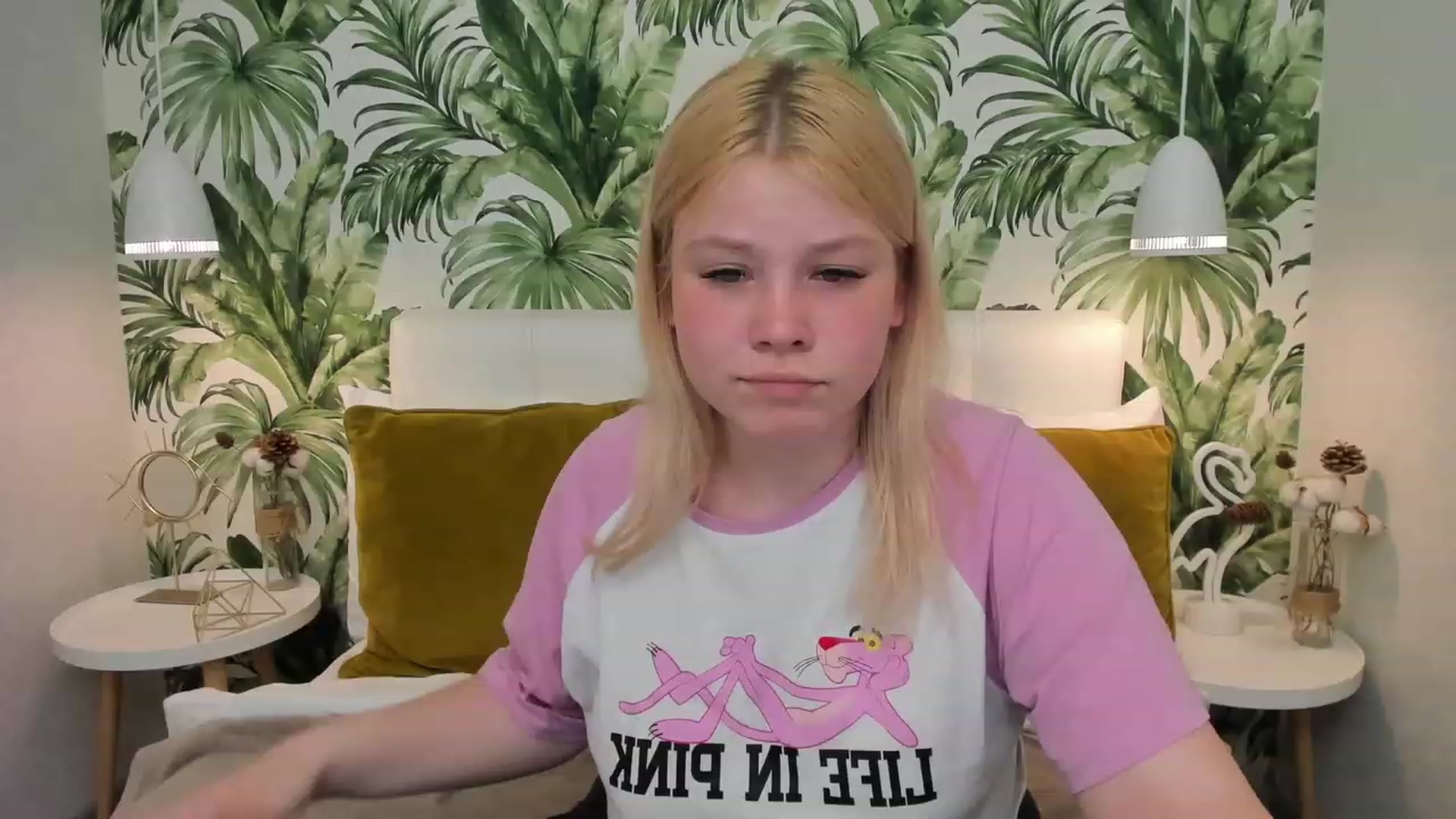 Gallery image thumbnail from AvyPearl's myfreecams stream on, 05/27/2023, 16:29 image 6 of 20