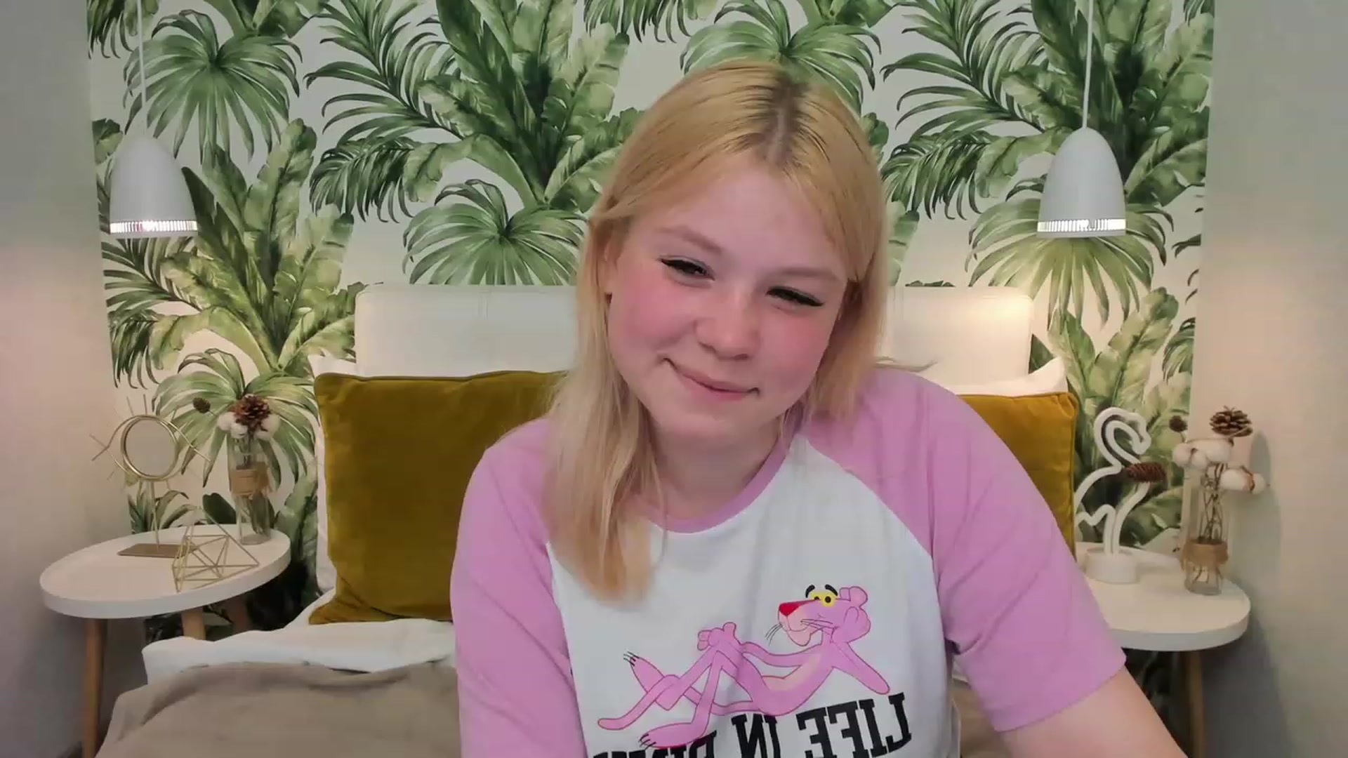 Gallery image thumbnail from AvyPearl's myfreecams stream on, 05/27/2023, 16:29 image 12 of 20