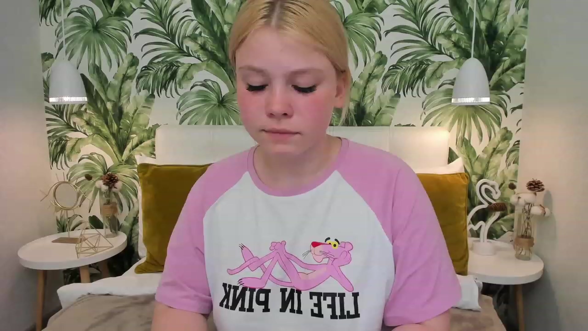 Gallery image thumbnail from AvyPearl's myfreecams stream on, 05/27/2023, 19:01 image 17 of 20