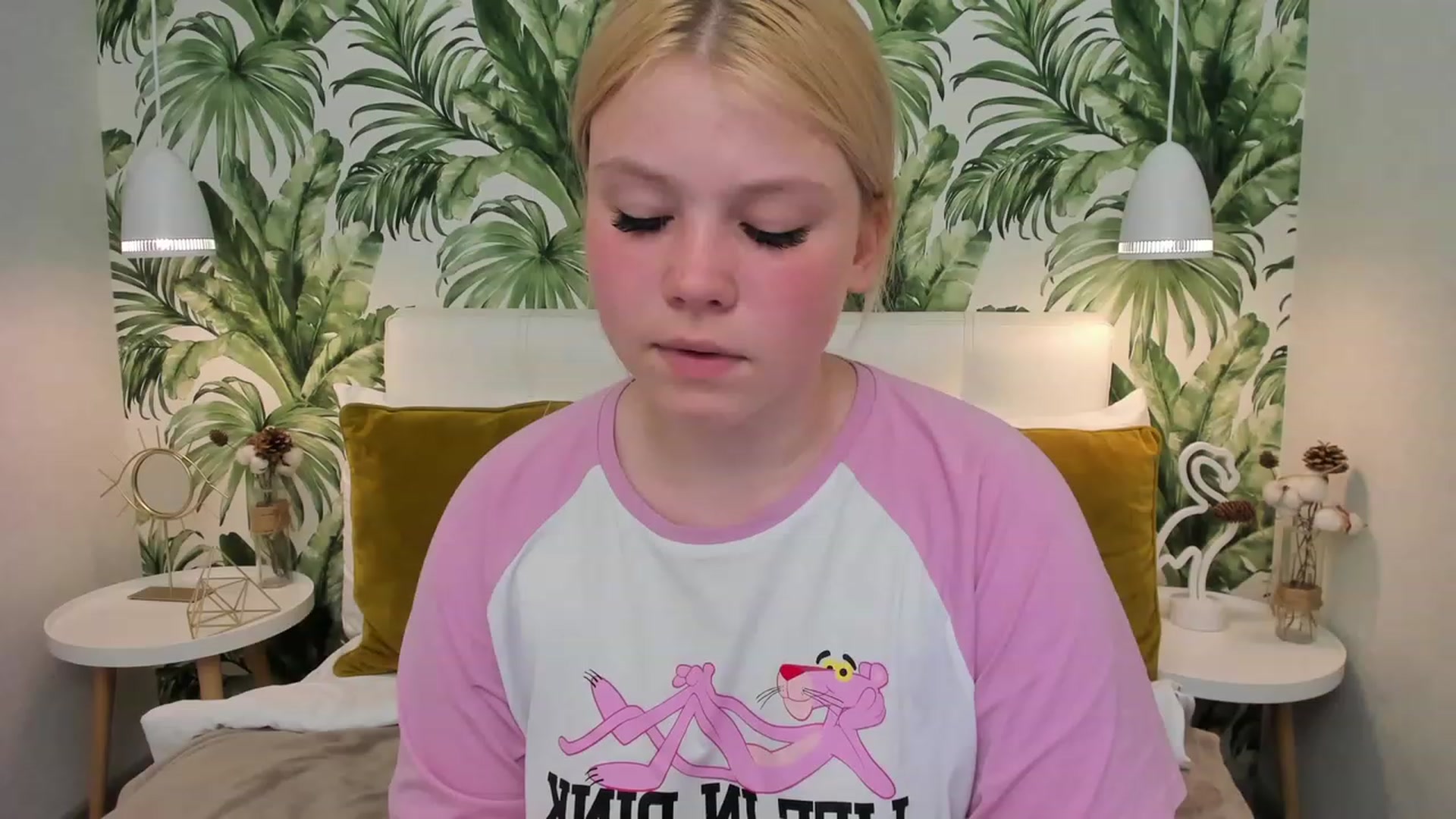 Gallery image thumbnail from AvyPearl's myfreecams stream on, 05/27/2023, 19:01 image 18 of 20