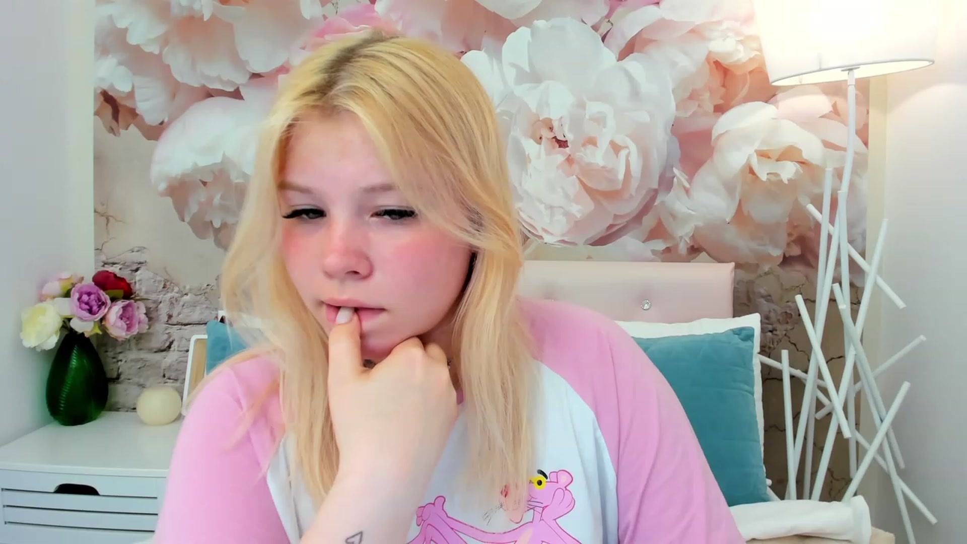 Gallery image thumbnail from AvyPearl's myfreecams stream on, 05/29/2023, 17:20 image 3 of 20