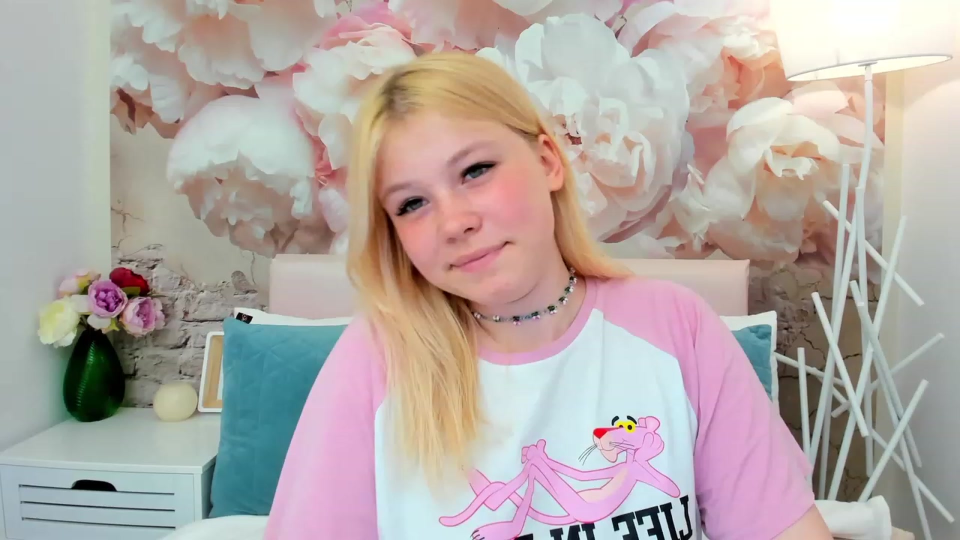 Gallery image thumbnail from AvyPearl's myfreecams stream on, 05/29/2023, 17:20 image 19 of 20