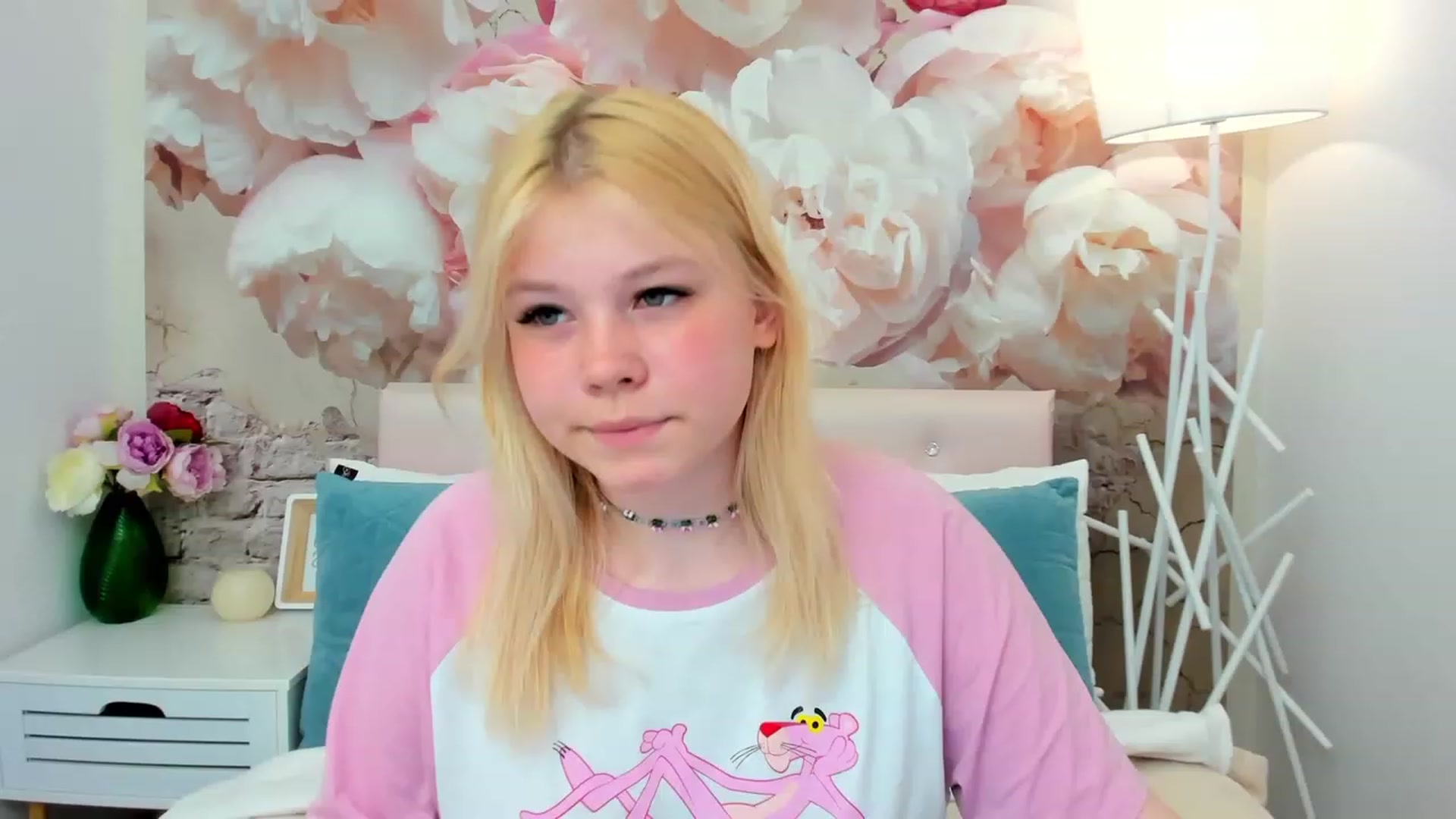 Gallery image thumbnail from AvyPearl's myfreecams stream on, 05/29/2023, 17:20 image 16 of 20