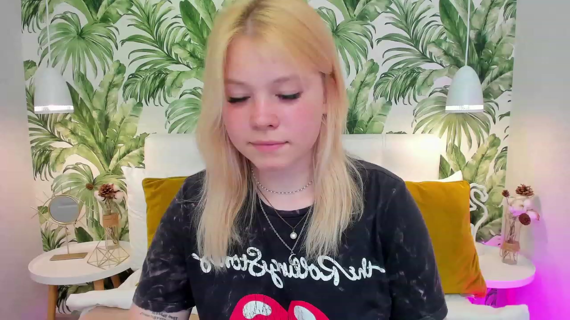 Gallery image thumbnail from AvyPearl's myfreecams stream on, 05/31/2023, 12:29 image 17 of 20