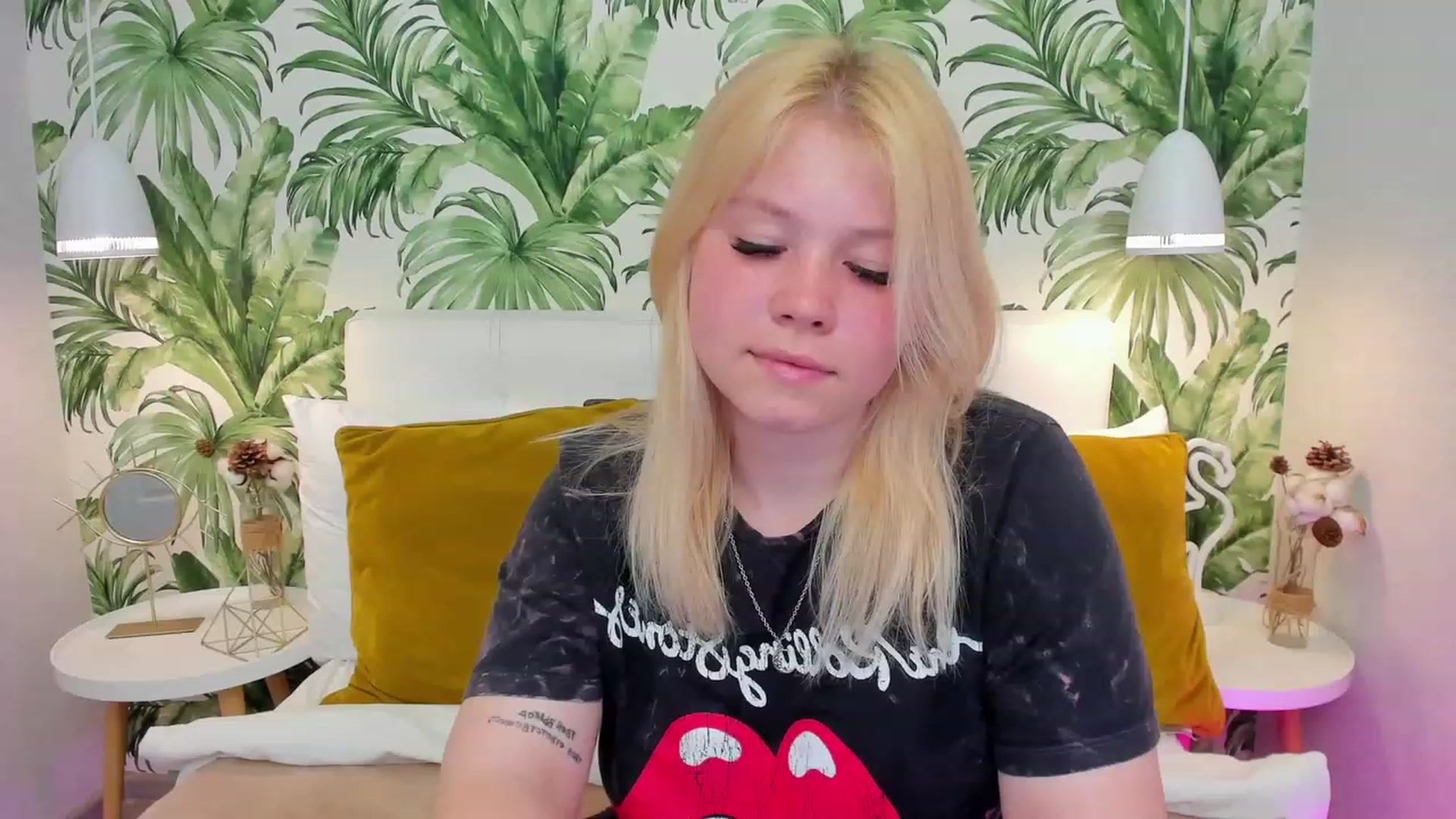 Gallery image thumbnail from AvyPearl's myfreecams stream on, 05/31/2023, 14:40 image 13 of 20