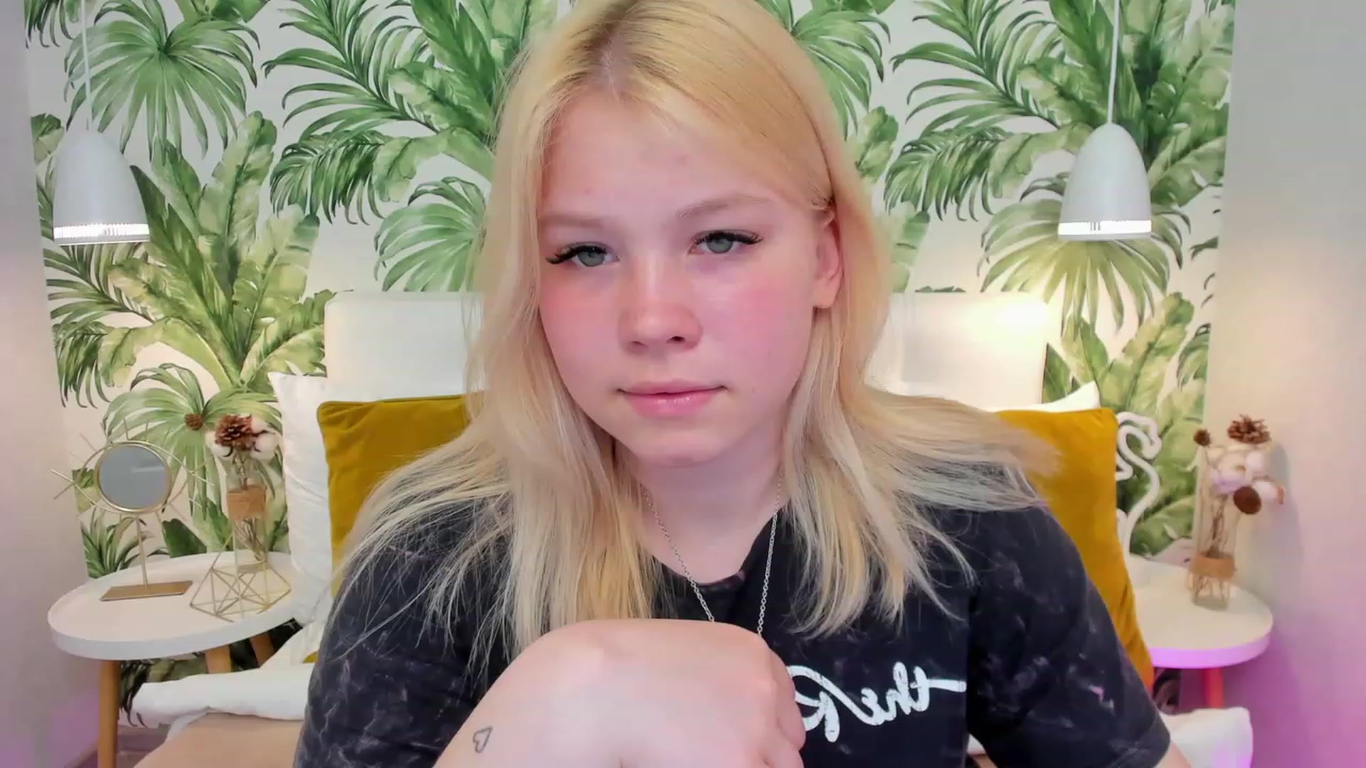 Gallery image thumbnail from AvyPearl's myfreecams stream on, 05/31/2023, 14:40 image 9 of 20