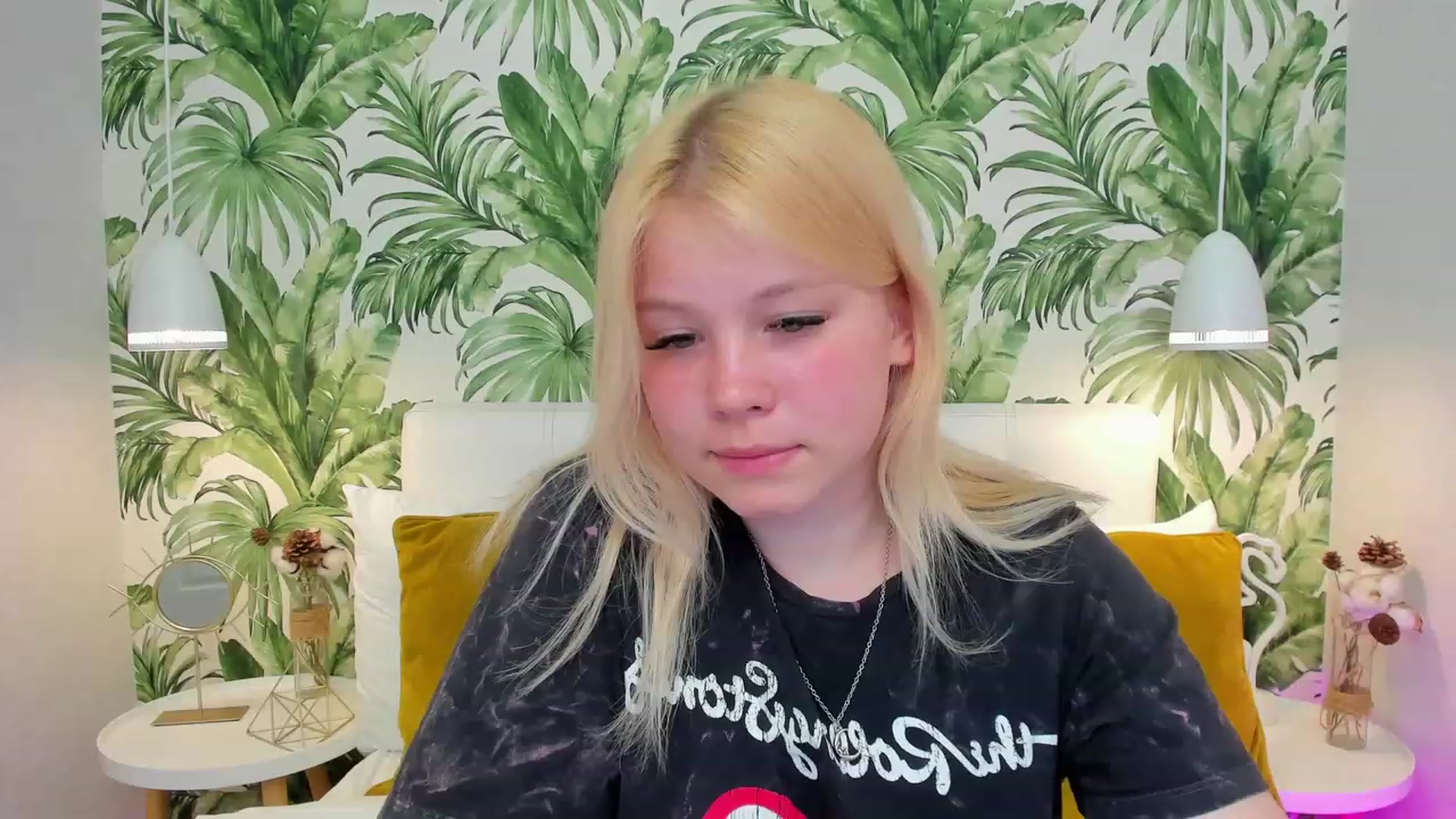 Gallery image thumbnail from AvyPearl's myfreecams stream on, 05/31/2023, 17:15 image 1 of 20