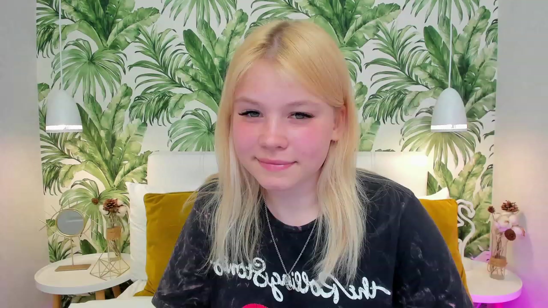 Gallery image thumbnail from AvyPearl's myfreecams stream on, 05/31/2023, 17:15 image 3 of 20