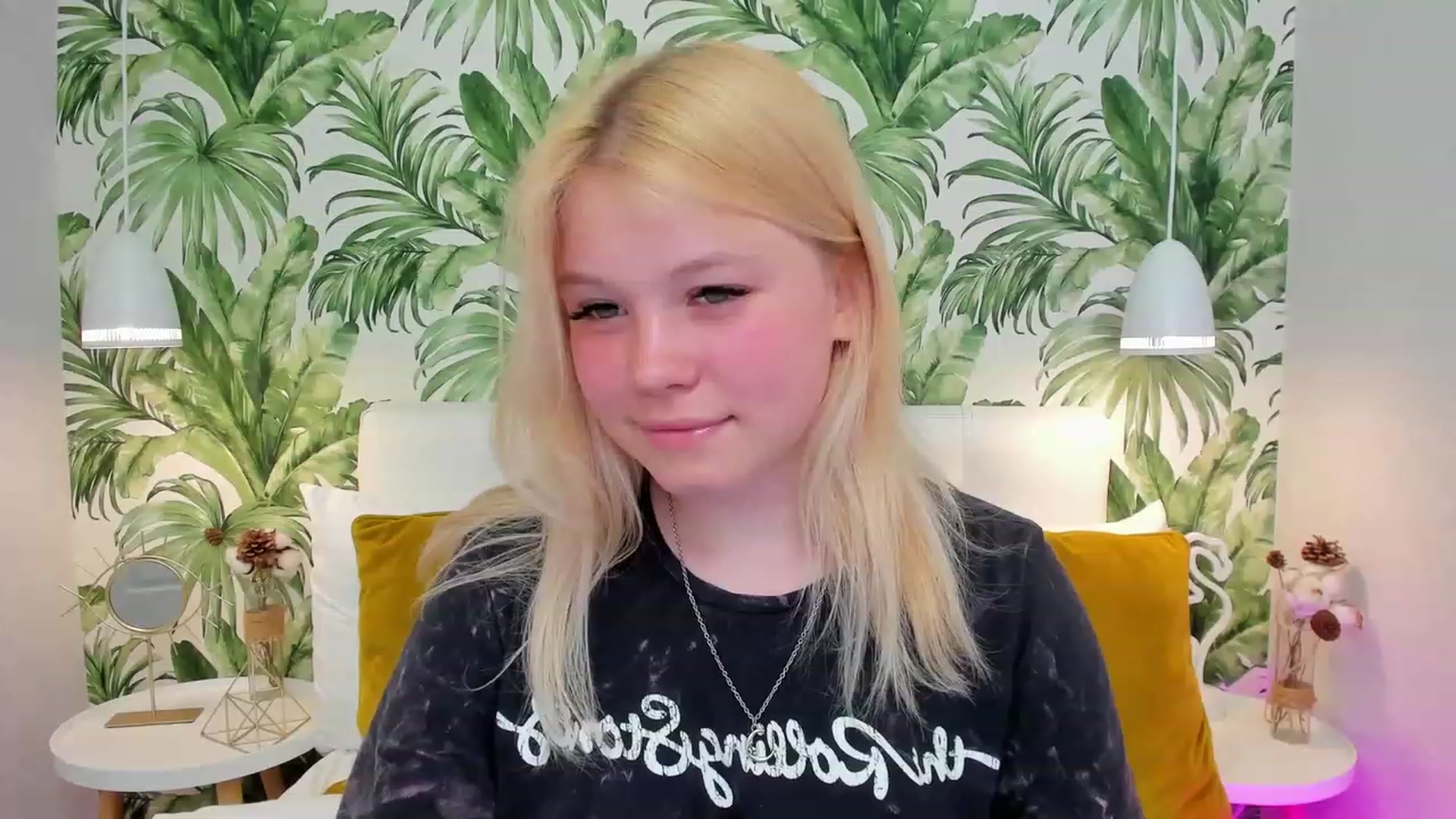 Gallery image thumbnail from AvyPearl's myfreecams stream on, 05/31/2023, 17:15 image 6 of 20