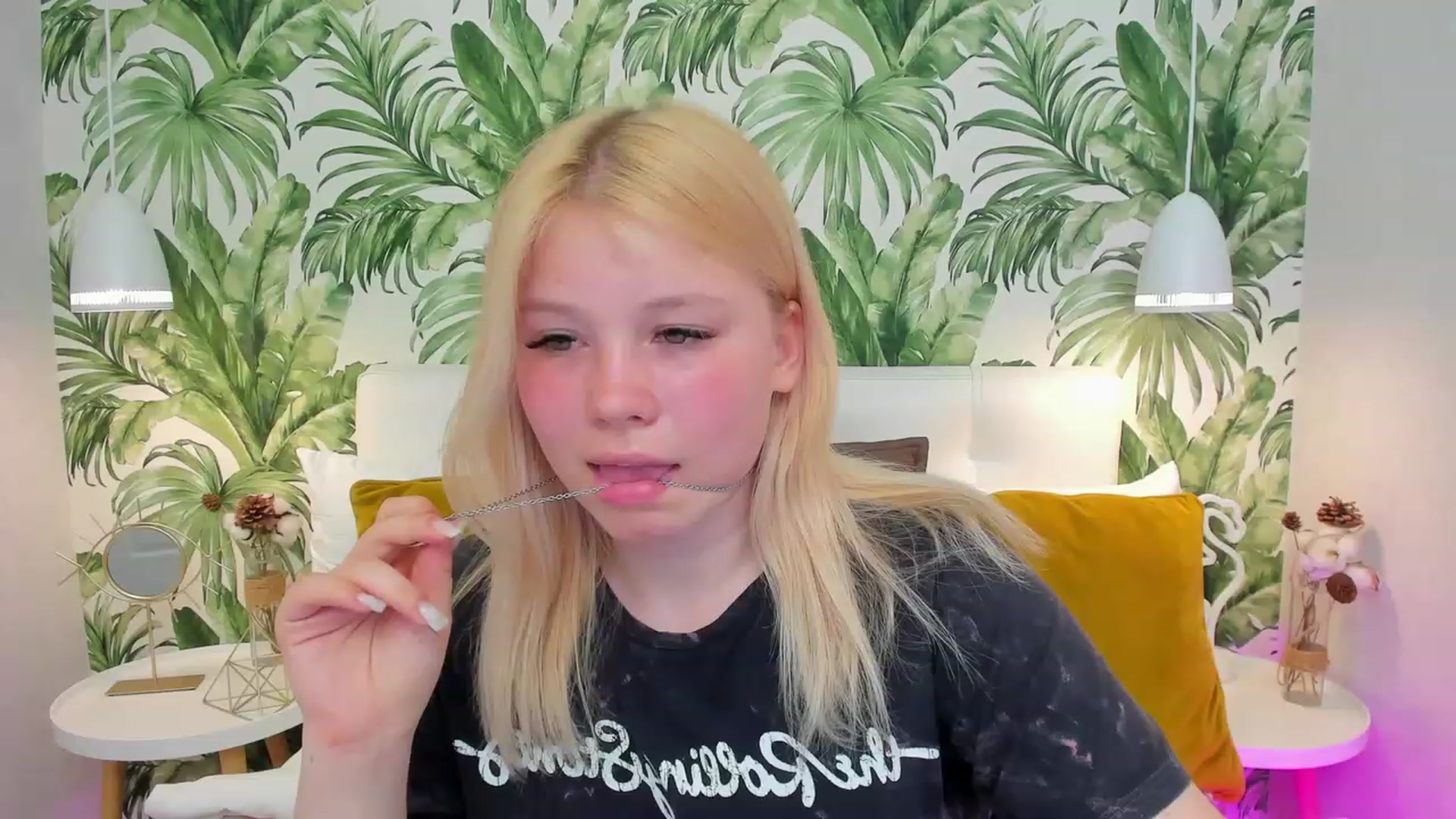 Gallery image thumbnail from AvyPearl's myfreecams stream on, 05/31/2023, 17:15 image 12 of 20