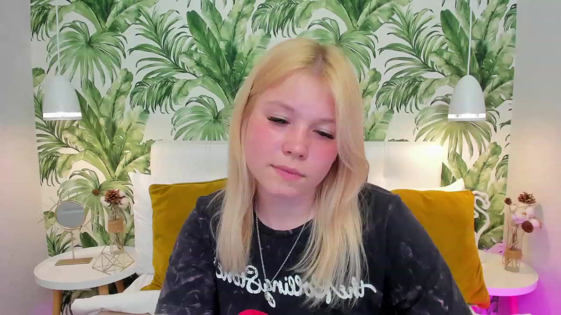 Gallery image thumbnail from AvyPearl's myfreecams stream on, 05/31/2023, 19:02 image 14 of 20