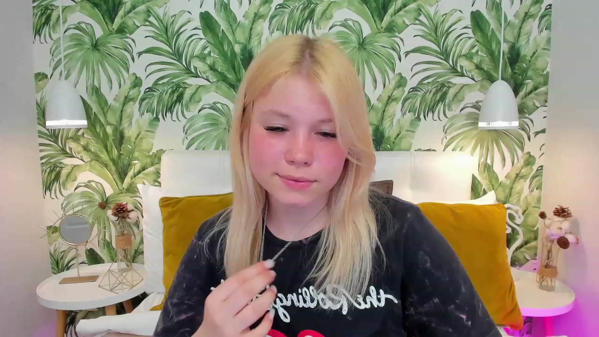 Gallery image thumbnail from AvyPearl's myfreecams stream on, 05/31/2023, 19:02 image 13 of 20