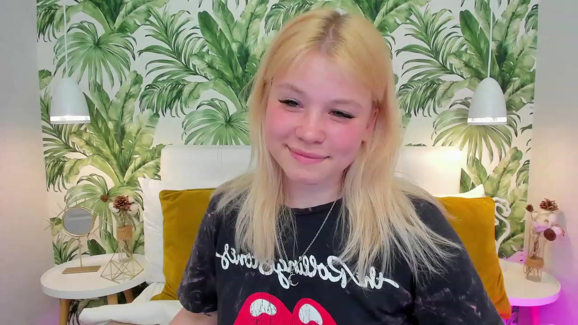 Gallery image thumbnail from AvyPearl's myfreecams stream on, 05/31/2023, 19:02 image 17 of 20