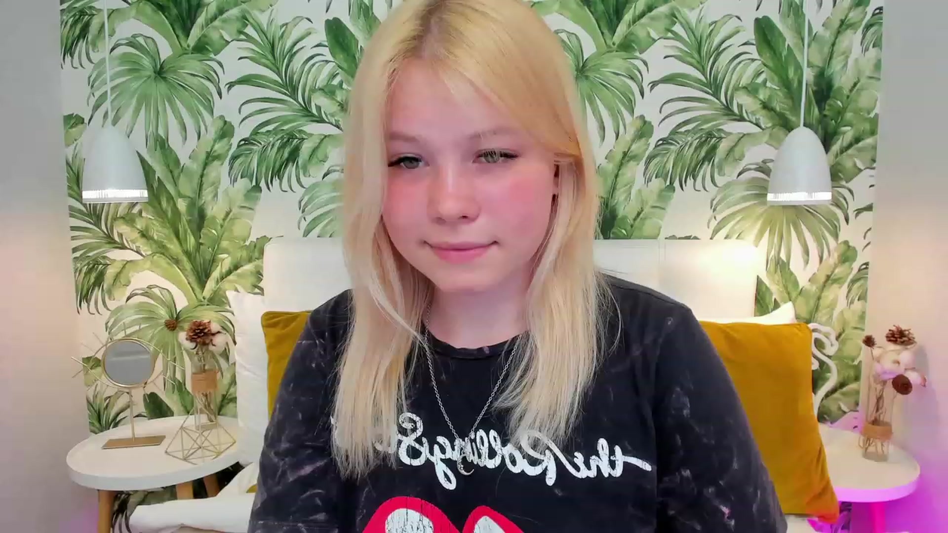 Gallery image thumbnail from AvyPearl's myfreecams stream on, 05/31/2023, 19:02 image 16 of 20