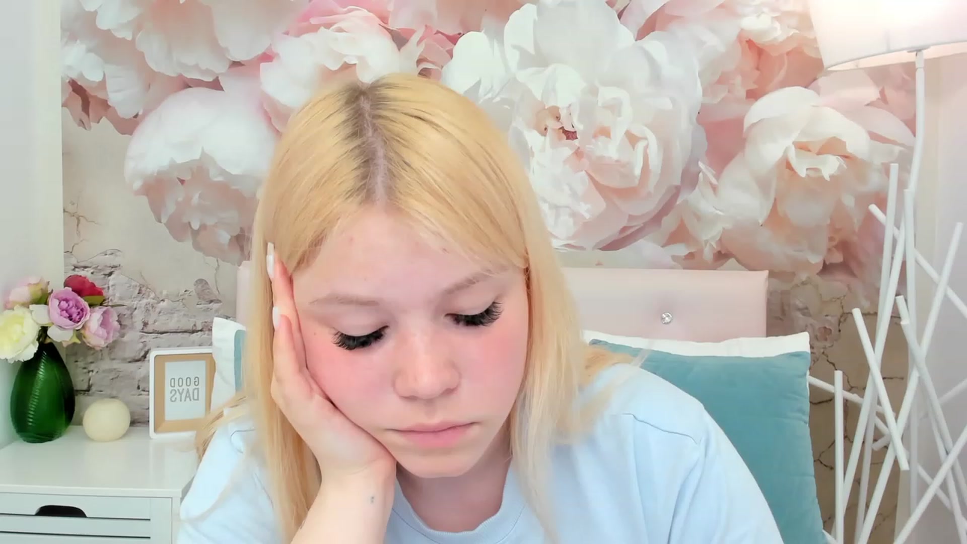 Gallery image thumbnail from AvyPearl's myfreecams stream on, 06/02/2023, 10:29 image 12 of 20