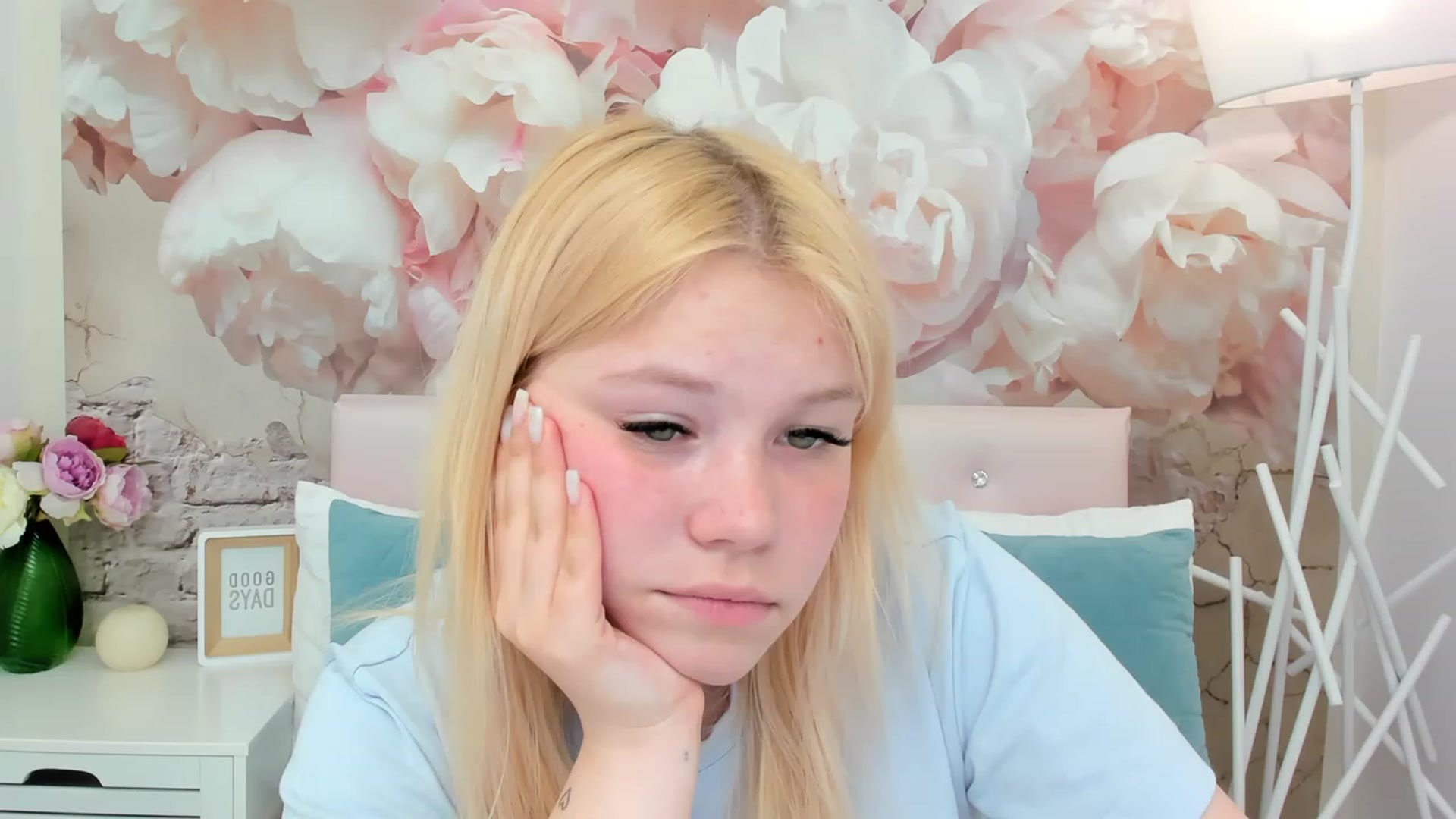 Gallery image thumbnail from AvyPearl's myfreecams stream on, 06/02/2023, 12:01 image 8 of 20