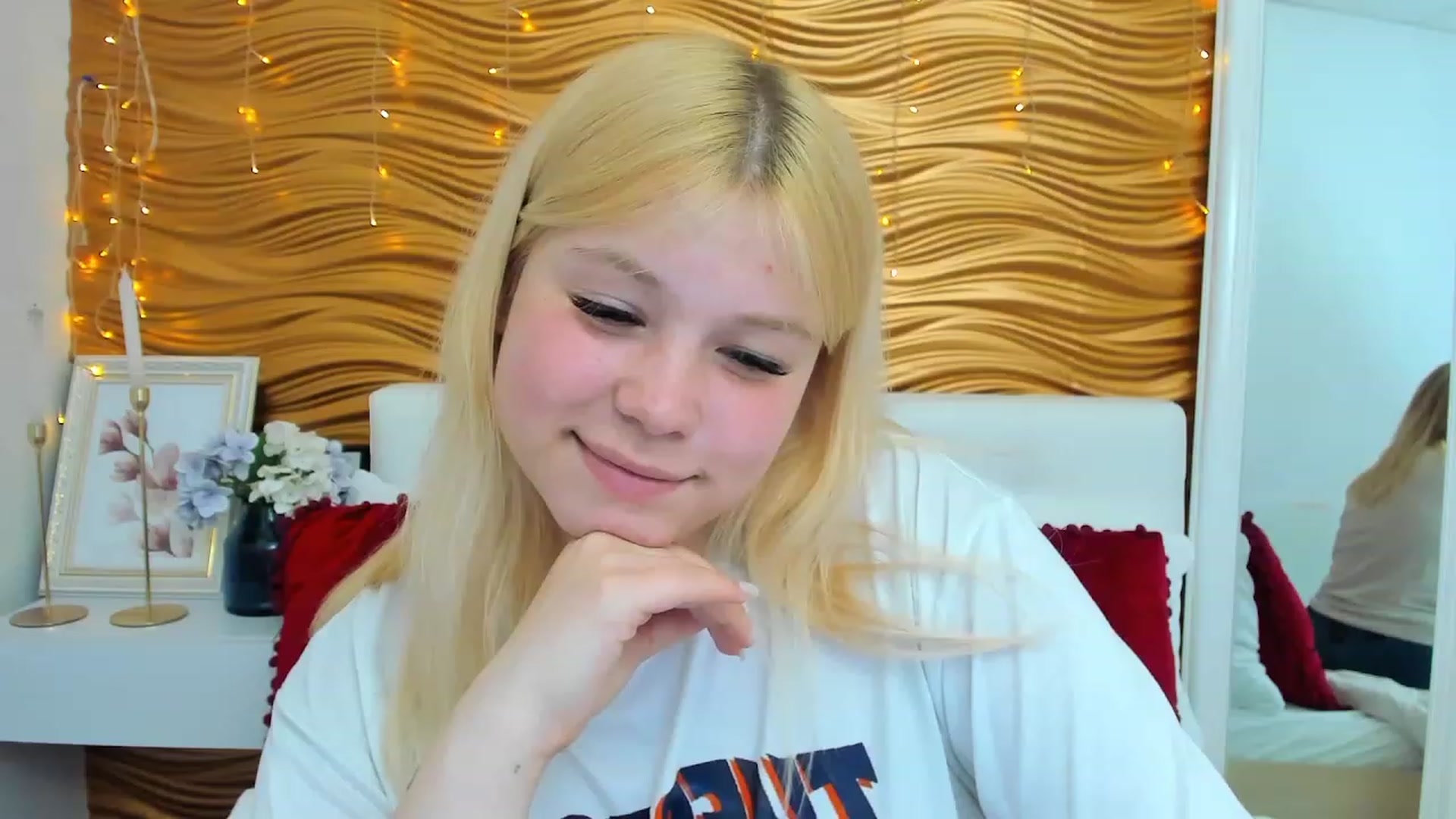 Gallery image thumbnail from AvyPearl's myfreecams stream on, 06/03/2023, 16:27 image 10 of 20