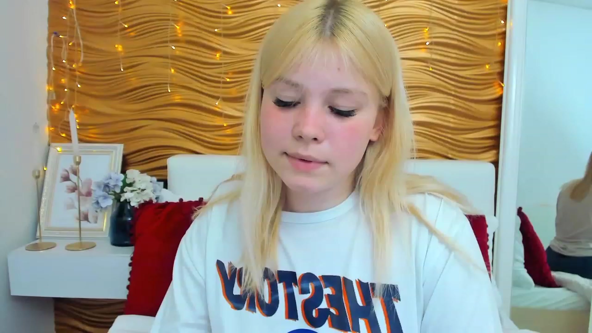 Gallery image thumbnail from AvyPearl's myfreecams stream on, 06/03/2023, 17:48 image 6 of 20