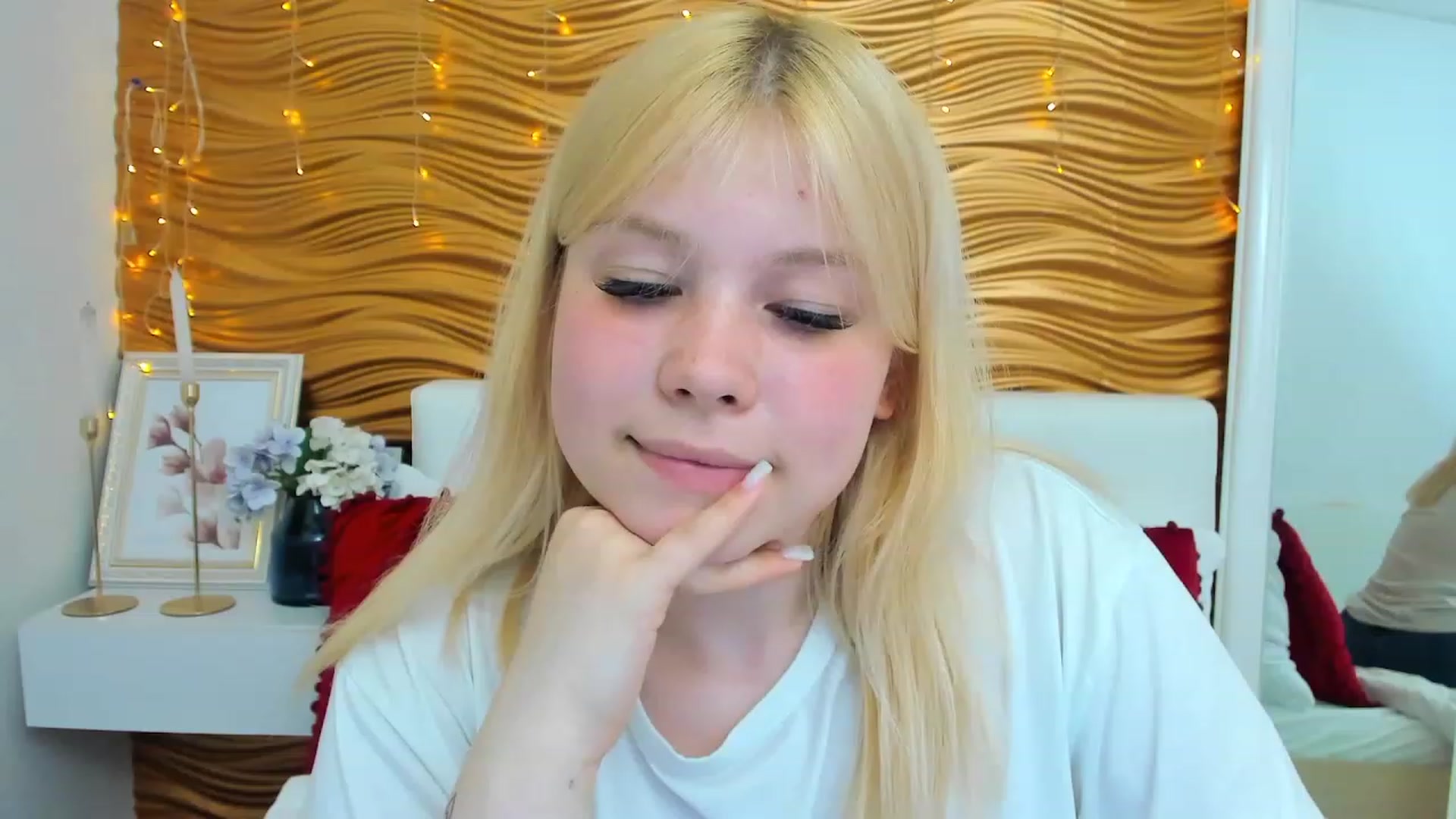 Gallery image thumbnail from AvyPearl's myfreecams stream on, 06/03/2023, 17:48 image 2 of 20