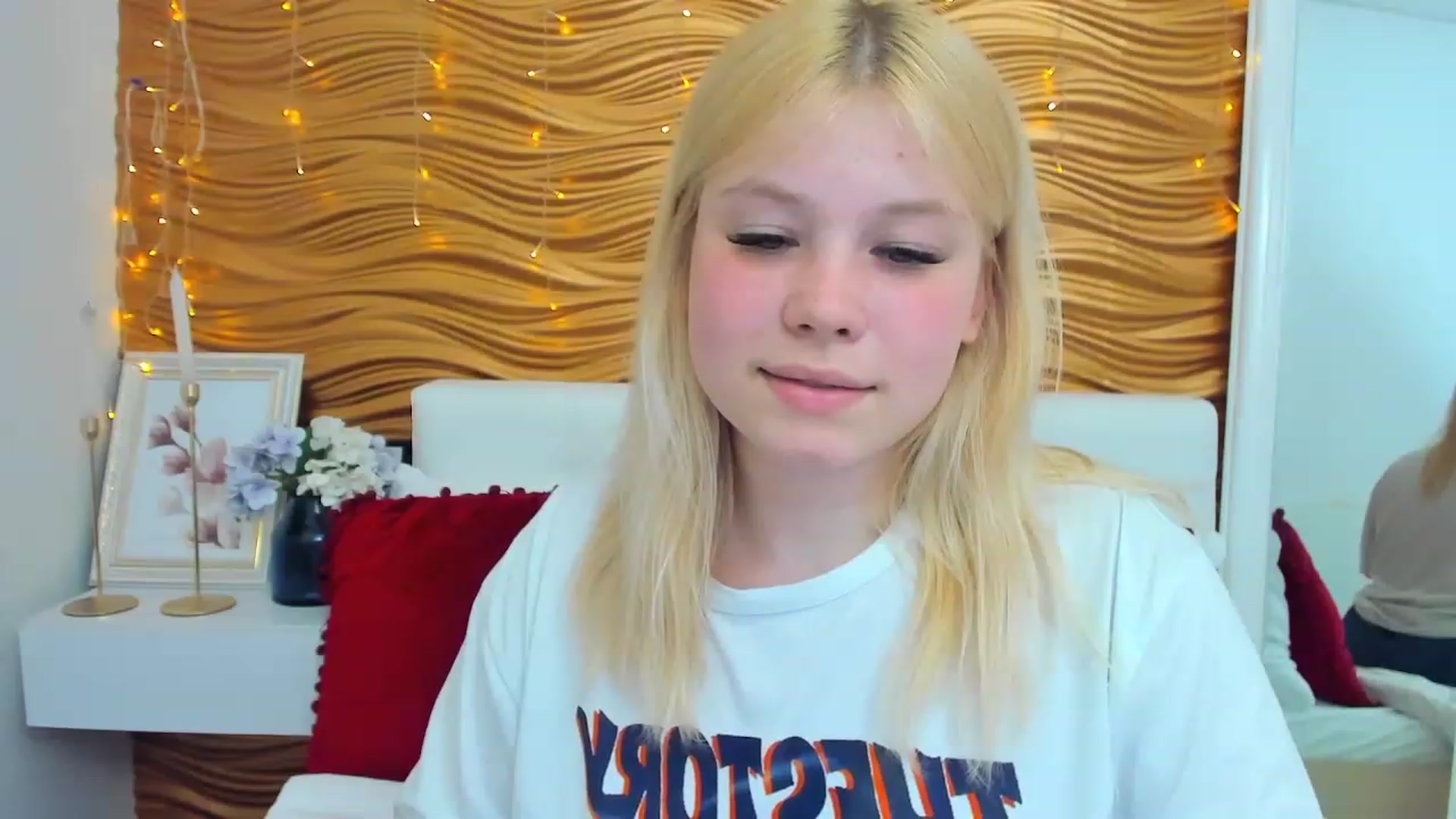 Gallery image thumbnail from AvyPearl's myfreecams stream on, 06/03/2023, 17:48 image 10 of 20