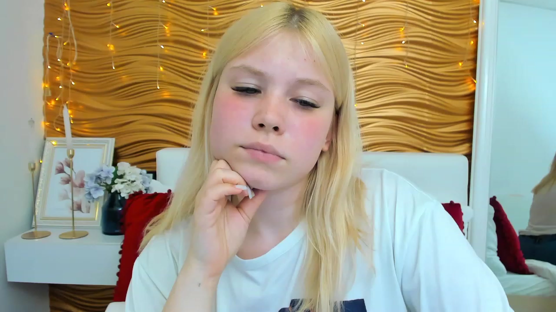Gallery image thumbnail from AvyPearl's myfreecams stream on, 06/03/2023, 18:59 image 12 of 20