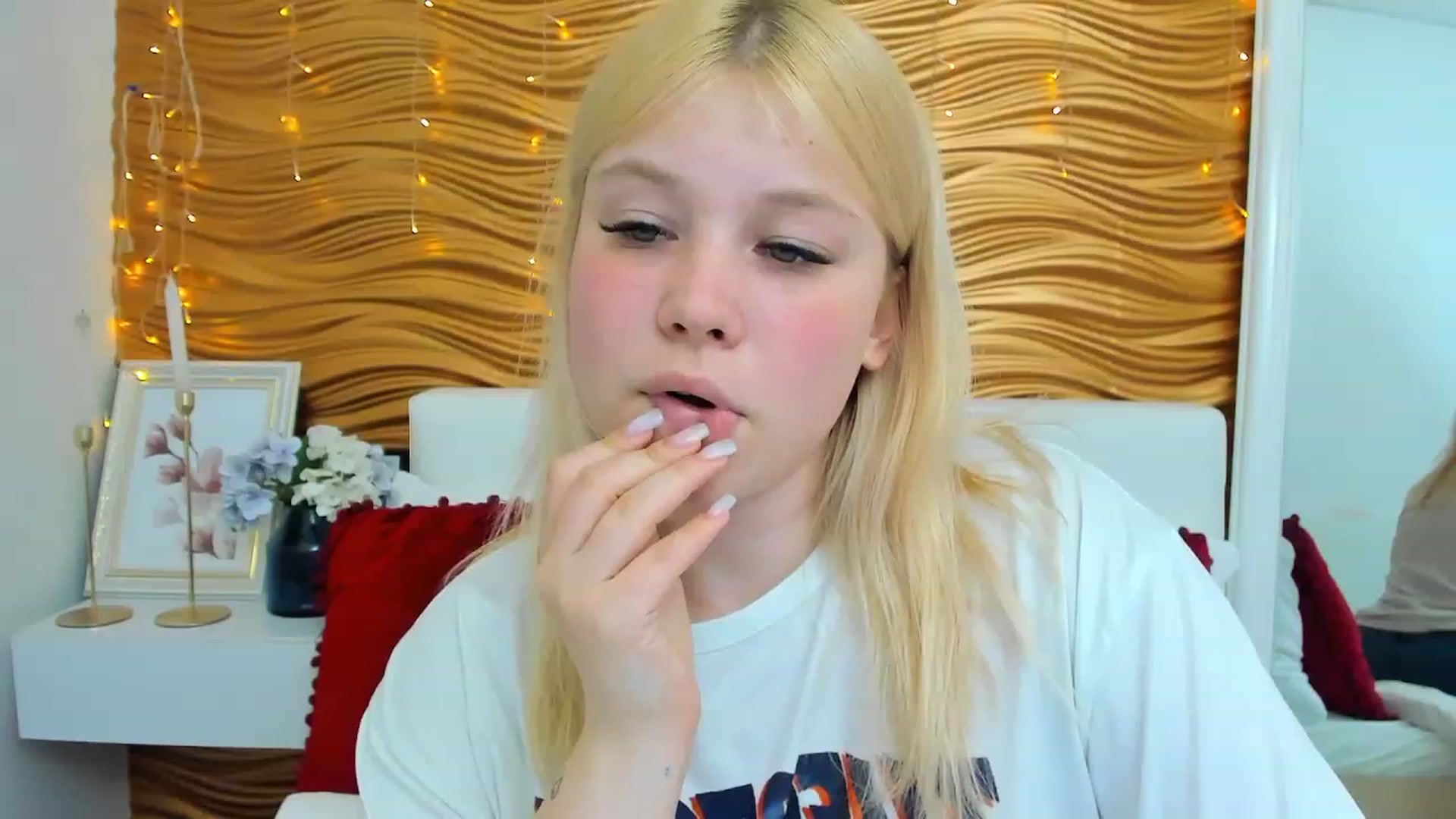 Gallery image thumbnail from AvyPearl's myfreecams stream on, 06/03/2023, 18:59 image 8 of 20