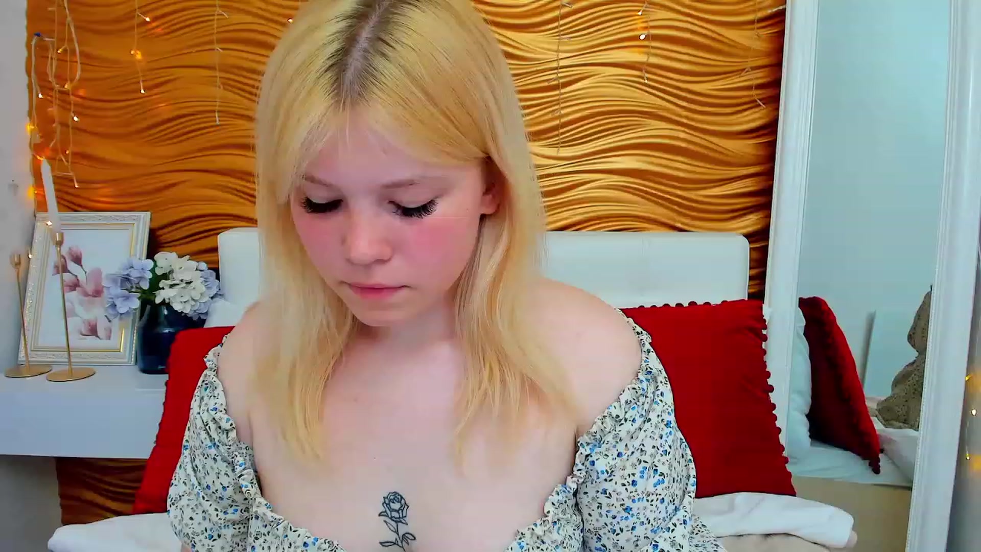 Gallery image thumbnail from AvyPearl's myfreecams stream on, 06/09/2023, 13:00 image 3 of 20
