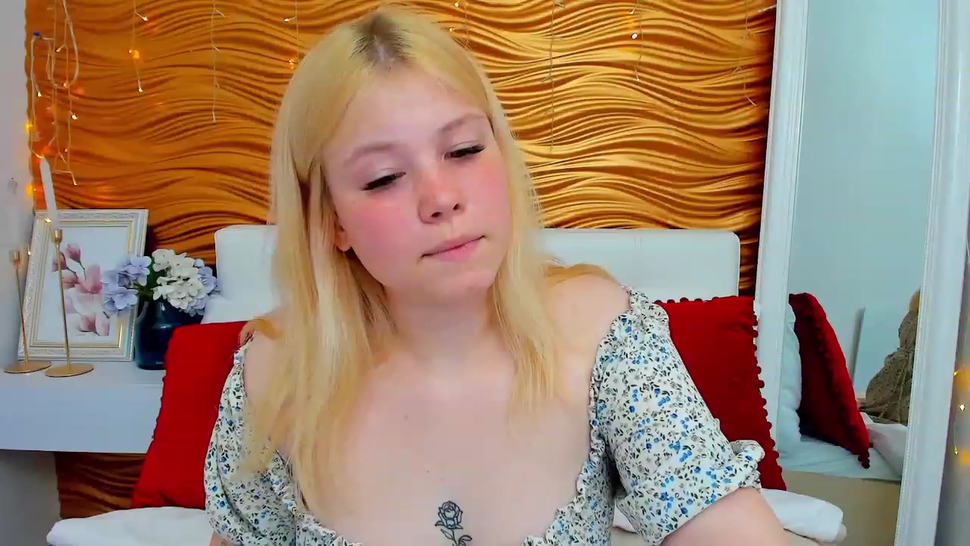 Gallery image thumbnail from AvyPearl's myfreecams stream on, 06/09/2023, 13:00 image 10 of 20
