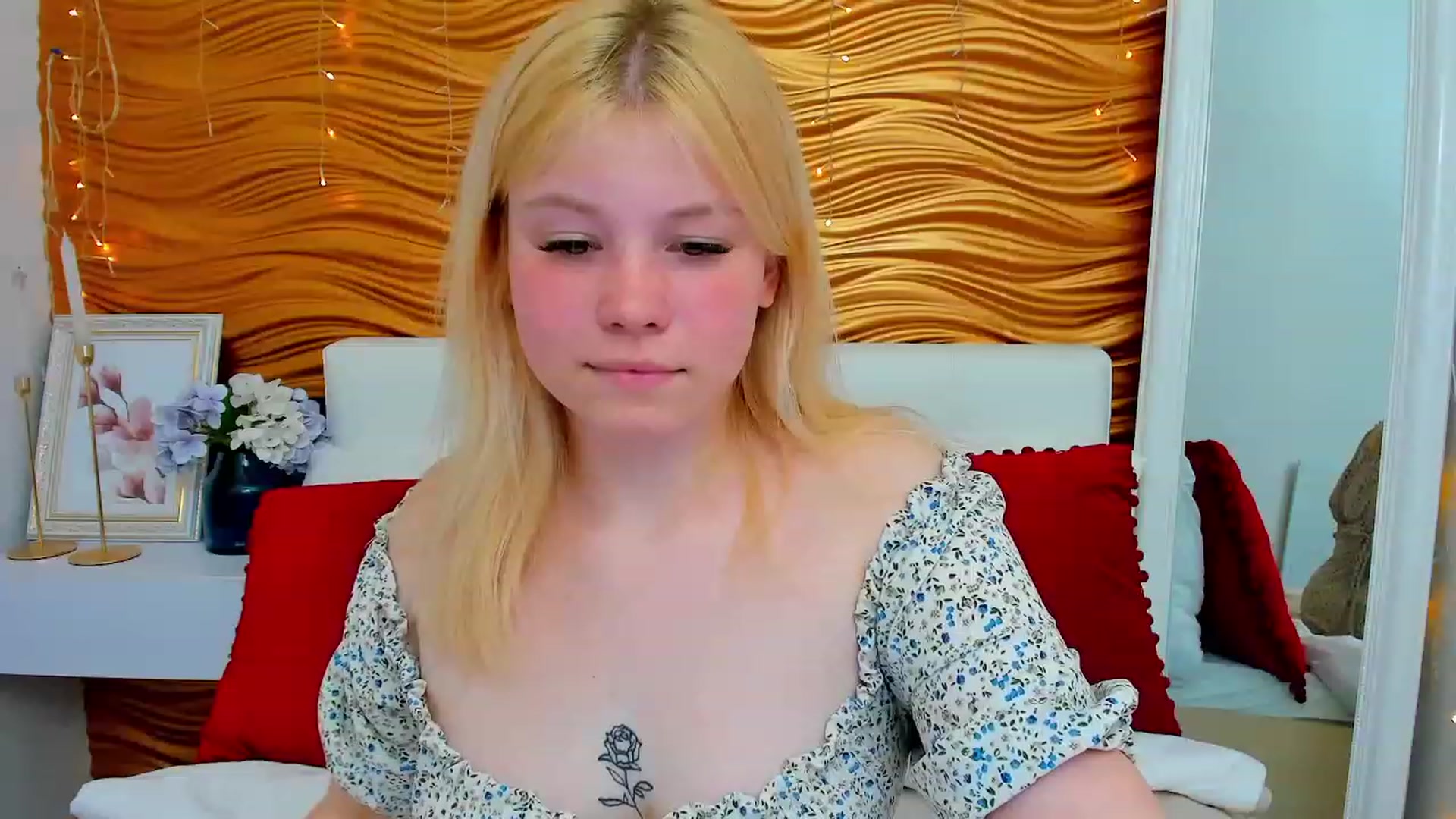 Gallery image thumbnail from AvyPearl's myfreecams stream on, 06/09/2023, 13:00 image 15 of 20