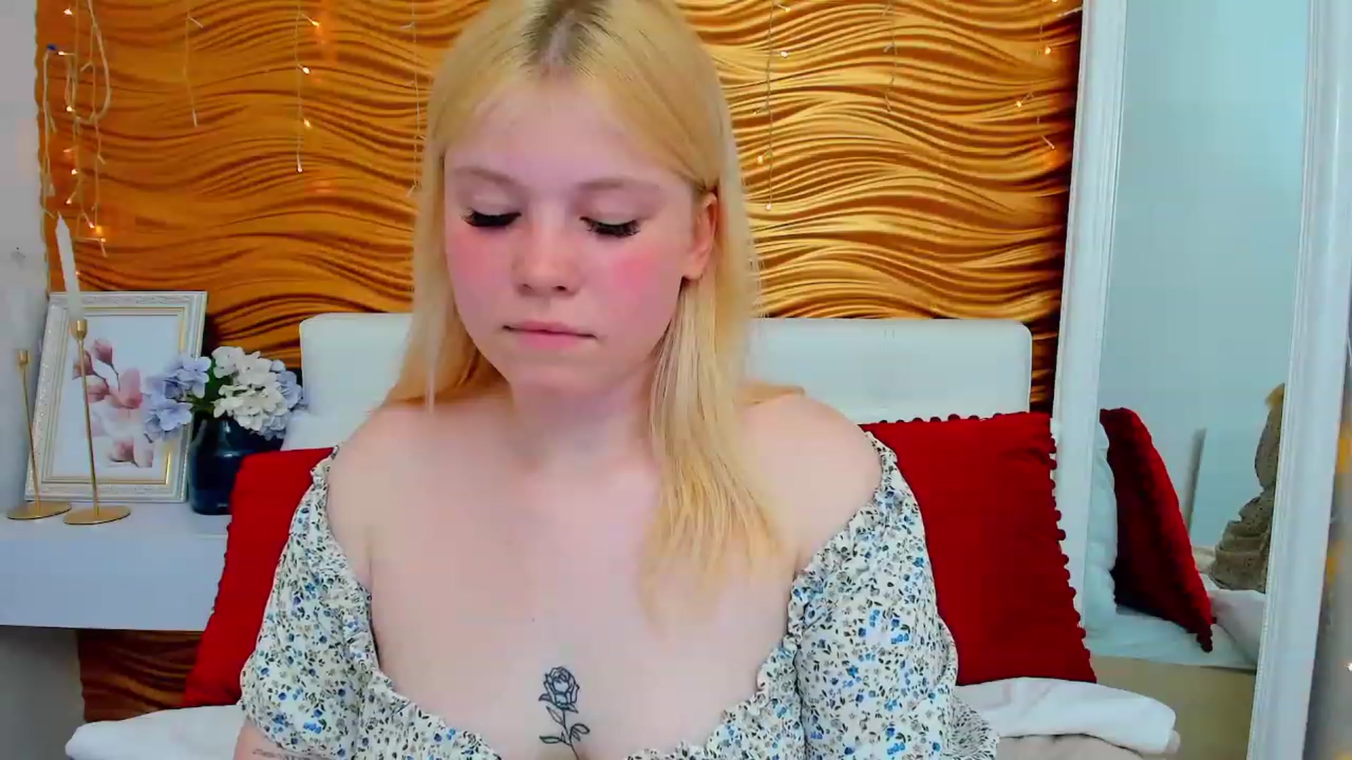 Gallery image thumbnail from AvyPearl's myfreecams stream on, 06/09/2023, 13:00 image 7 of 20