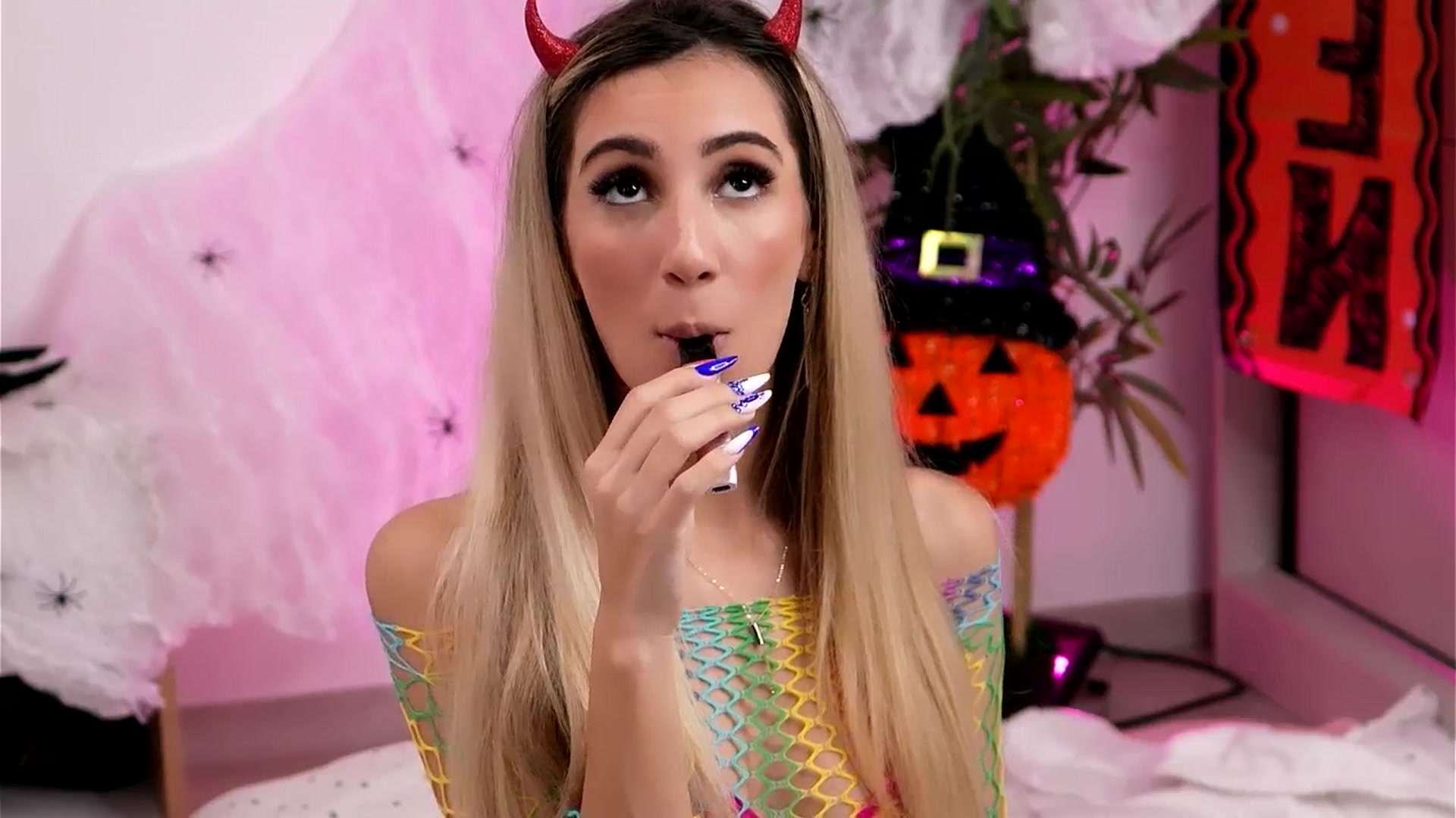 Gallery image thumbnail from AwaLynch's myfreecams stream on, 10/31/2025, 08:27 image 8 of 20