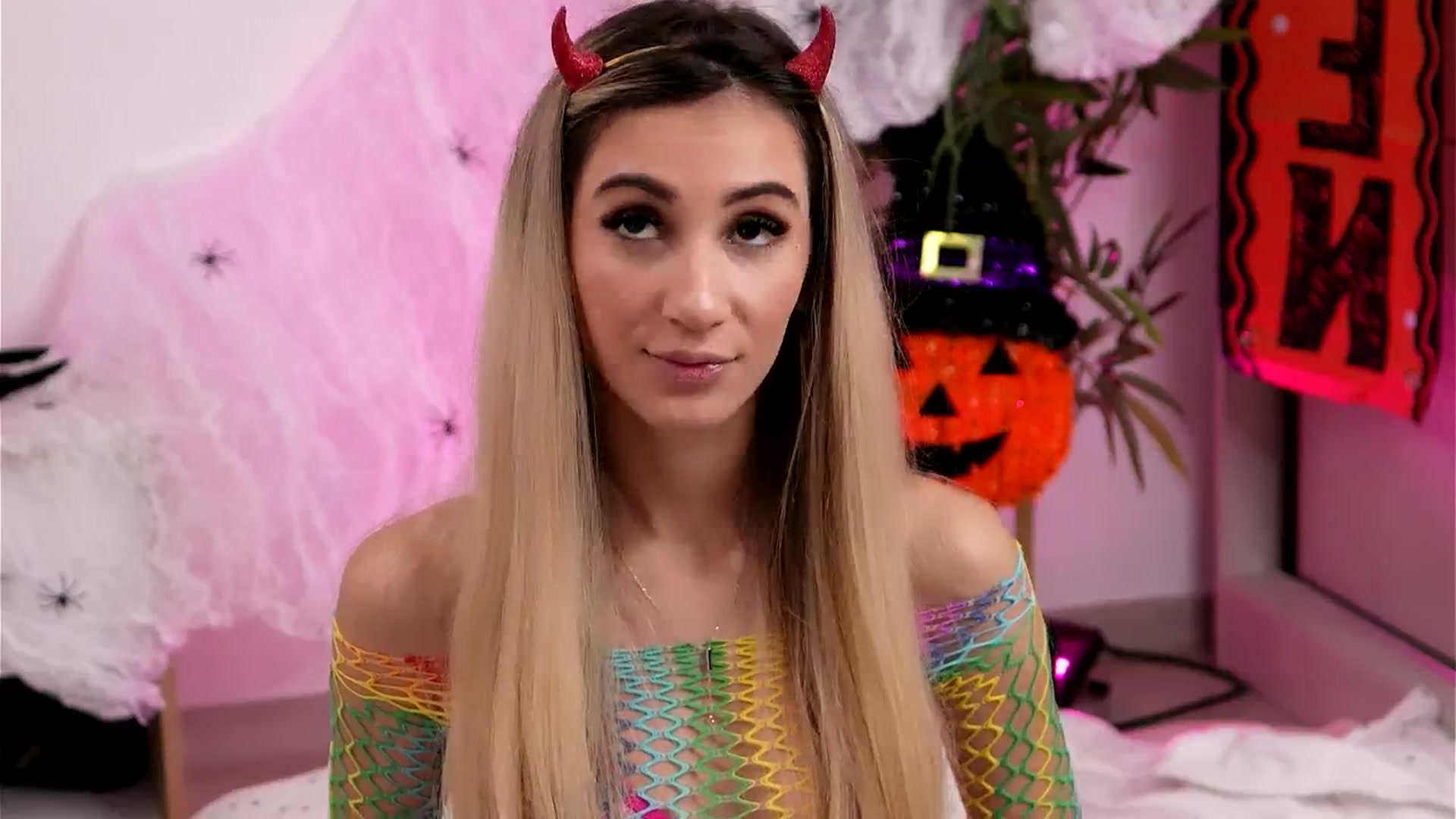 Gallery image thumbnail from AwaLynch's myfreecams stream on, 10/31/2025, 08:27 image 3 of 20