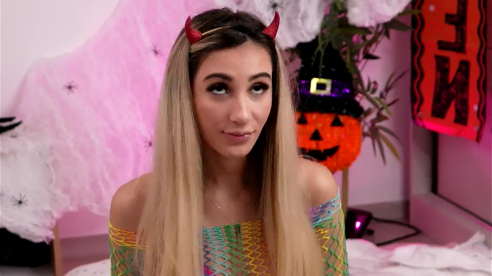 Gallery image thumbnail from AwaLynch's myfreecams stream on, 10/31/2025, 08:27 image 9 of 20