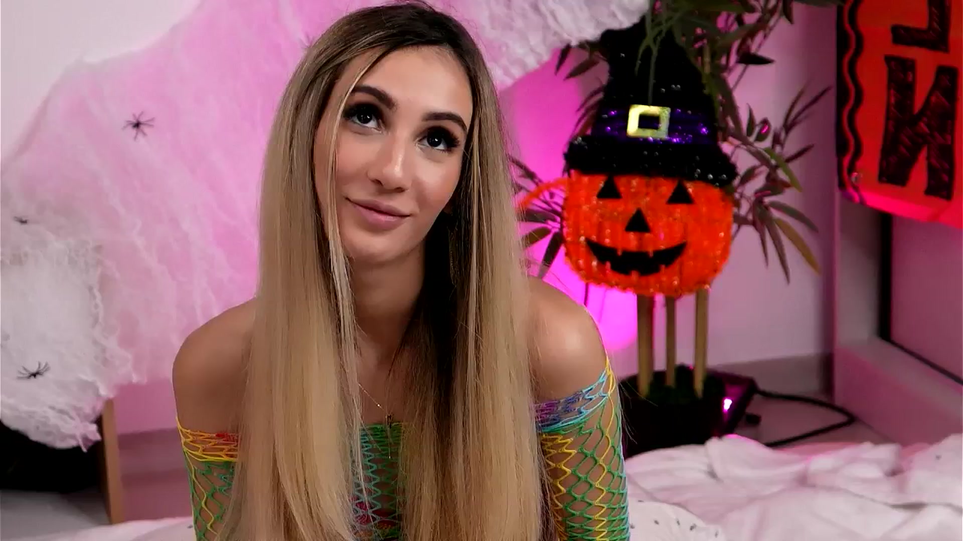Gallery image thumbnail from AwaLynch's myfreecams stream on, 10/31/2025, 11:50 image 10 of 20