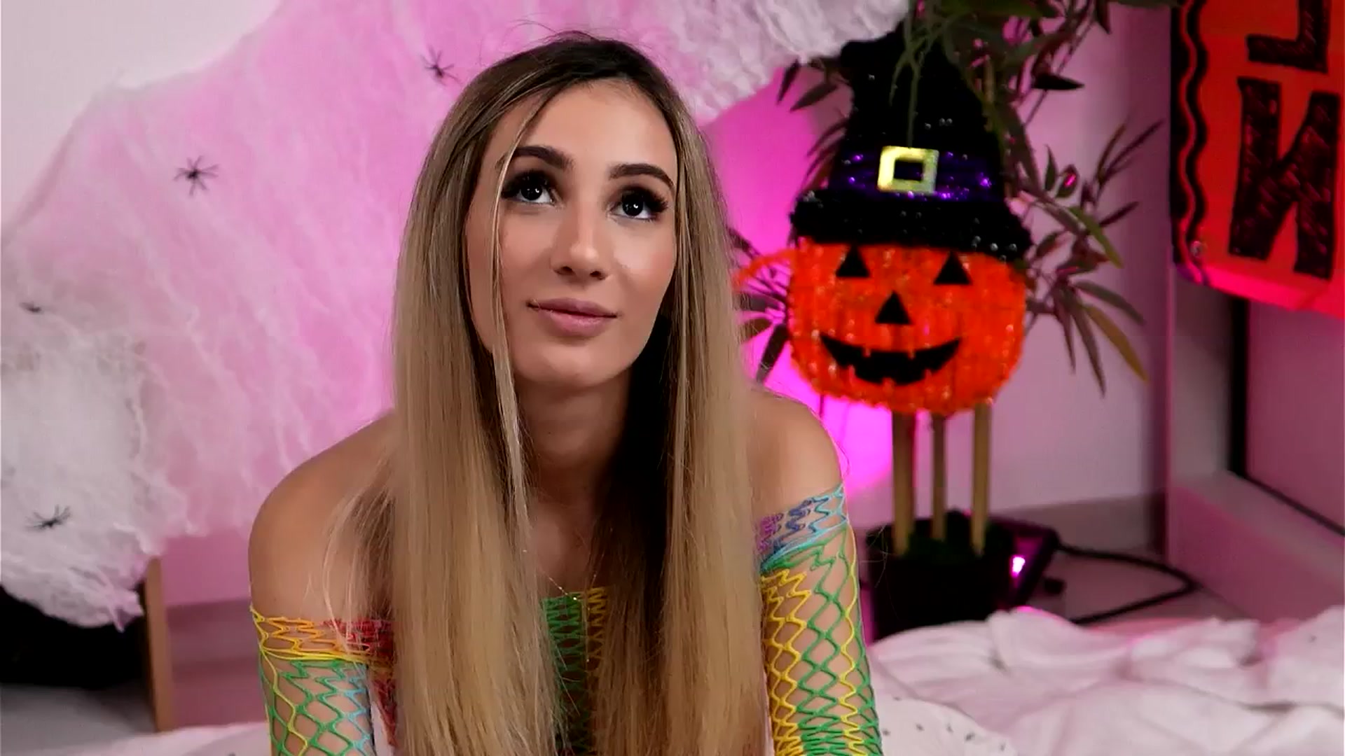 Gallery image thumbnail from AwaLynch's myfreecams stream on, 10/31/2025, 11:50 image 11 of 20