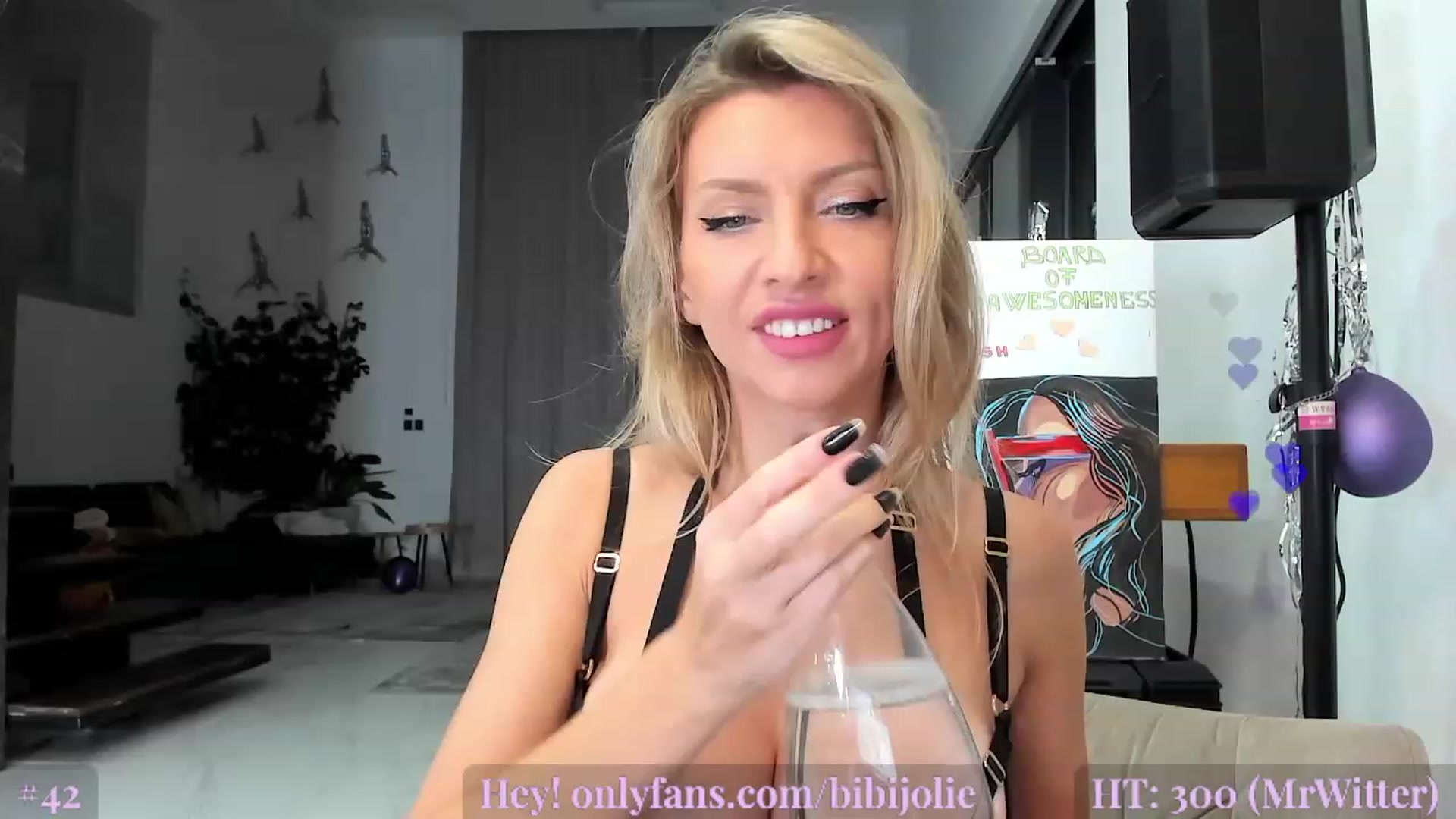 Gallery image thumbnail from AweJolie's myfreecams stream on, 11/25/2022, 02:29 image 3 of 20