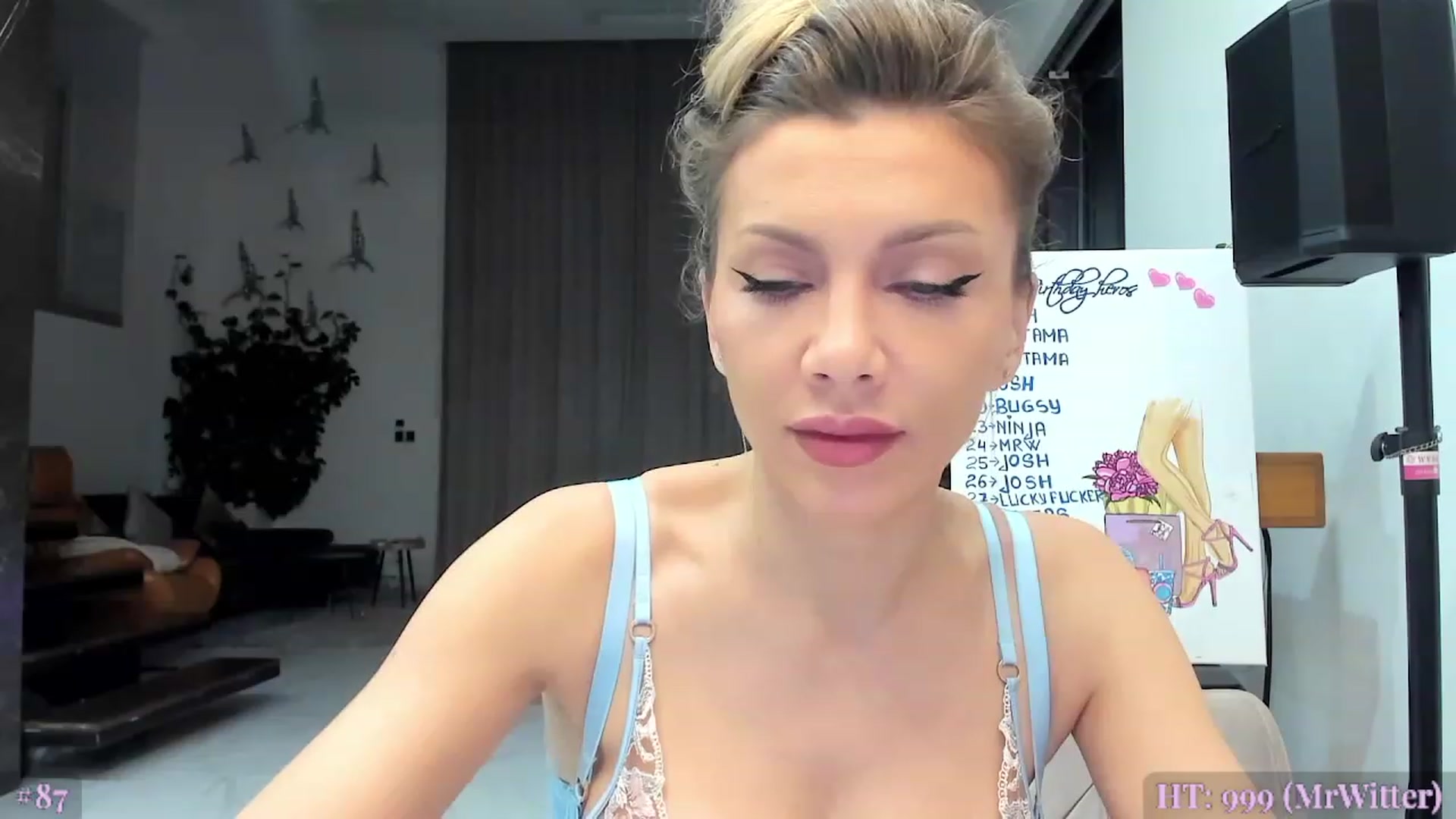 Gallery image thumbnail from AweJolie's myfreecams stream on, 02/01/2023, 02:00 image 14 of 20