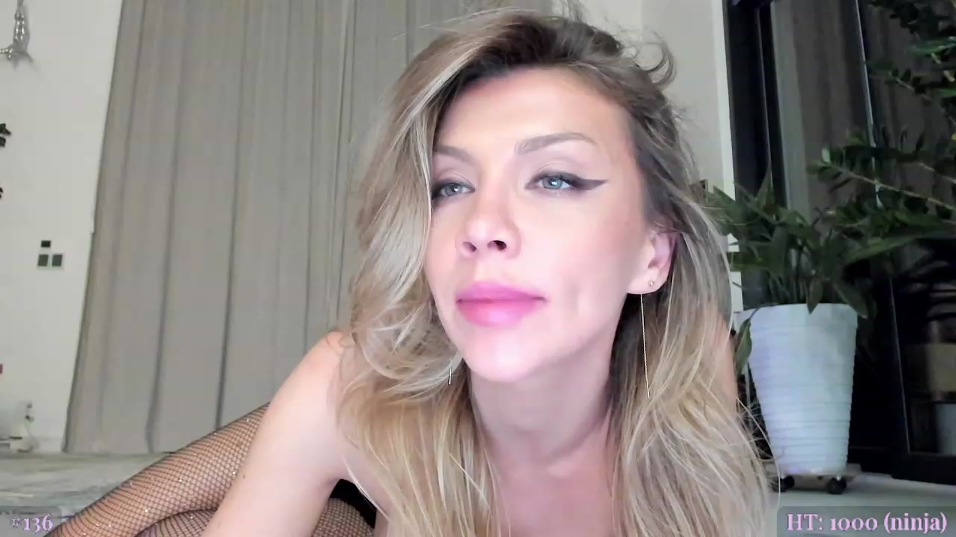 Gallery image thumbnail from AweJolie's myfreecams stream on, 02/06/2023, 04:05 image 1 of 20