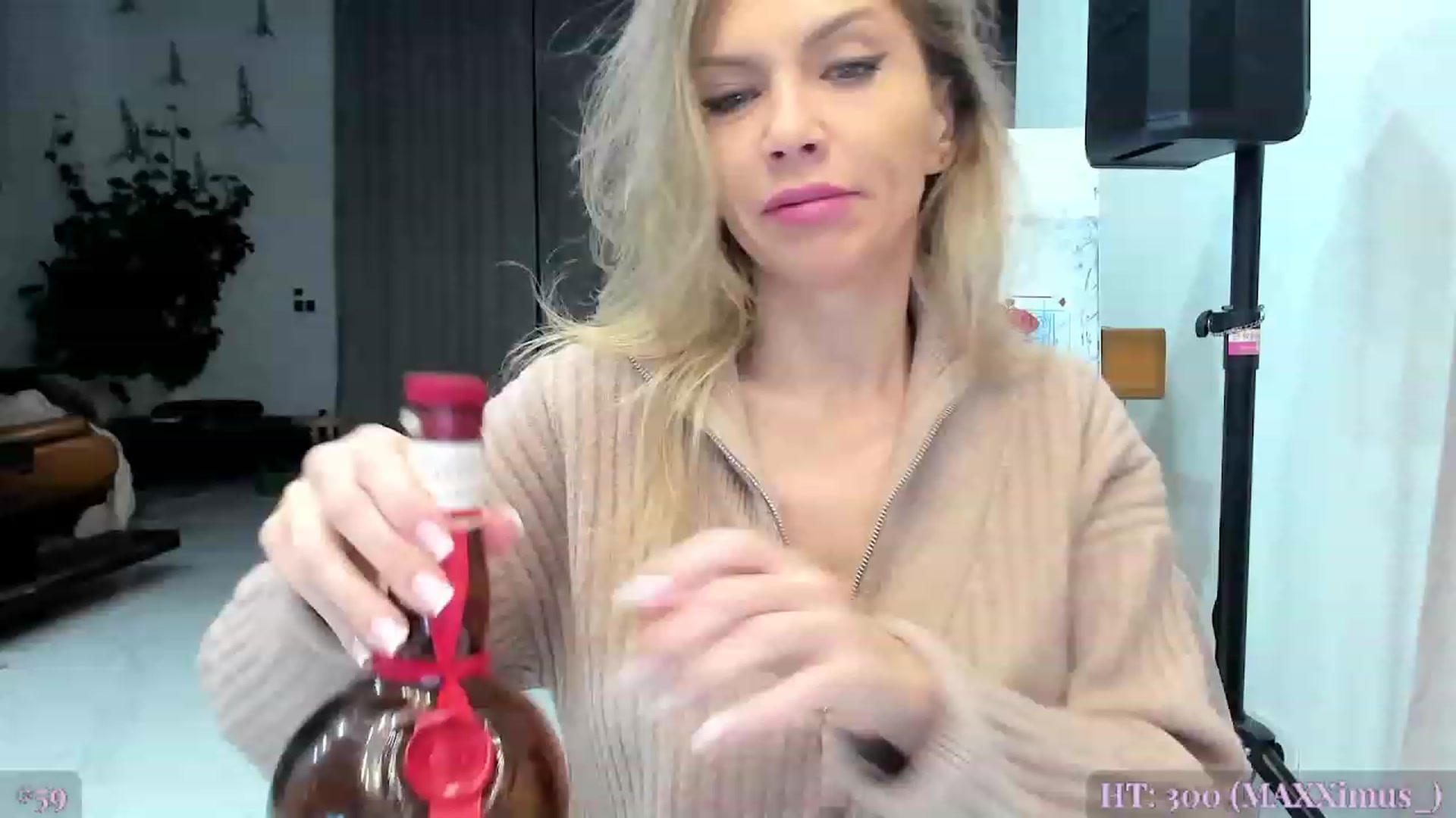 Gallery image thumbnail from AweJolie's myfreecams stream on, 02/10/2023, 24:35 image 4 of 20