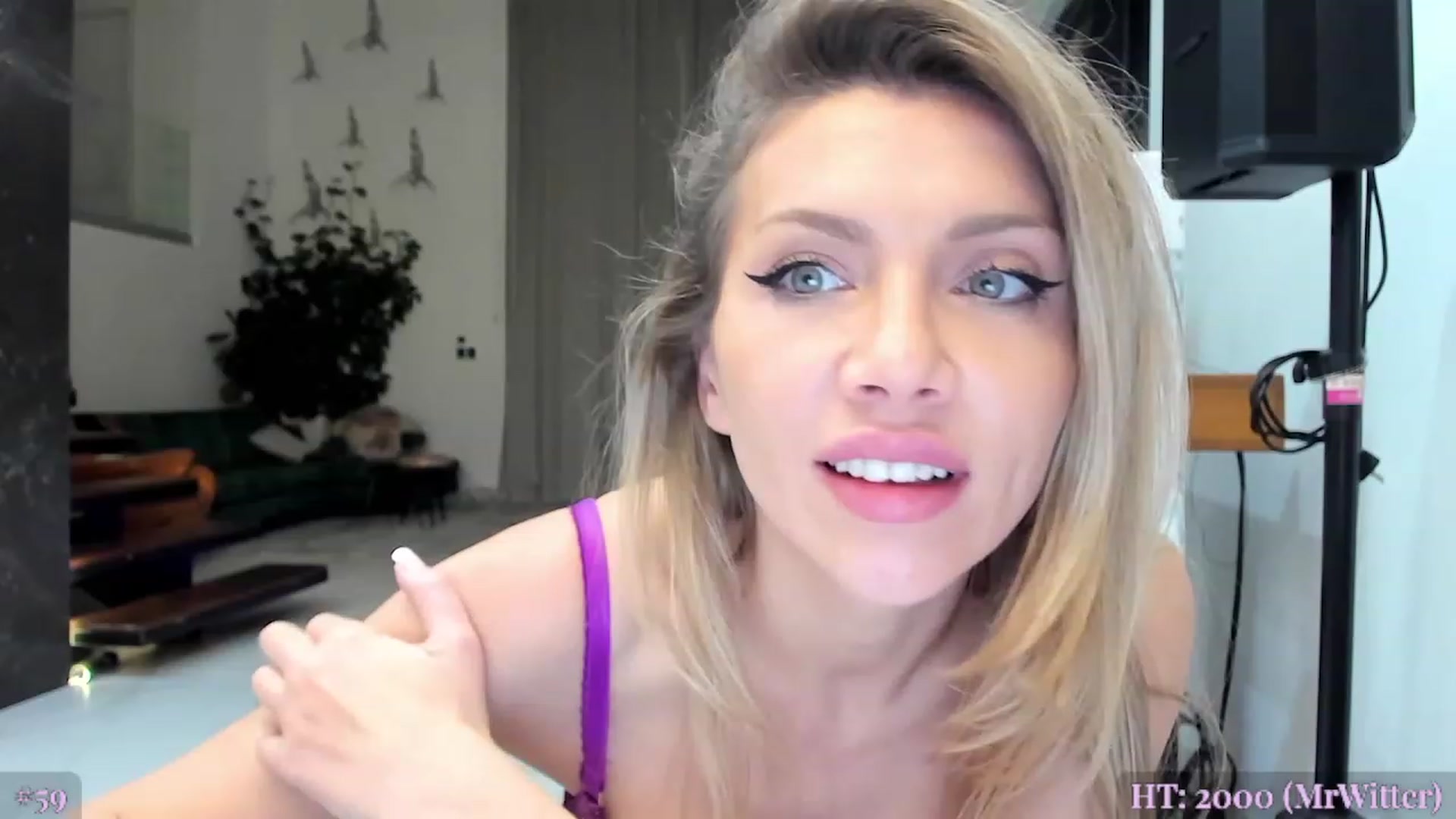 Gallery image thumbnail from AweJolie's myfreecams stream on, 02/14/2023, 03:20 image 15 of 20