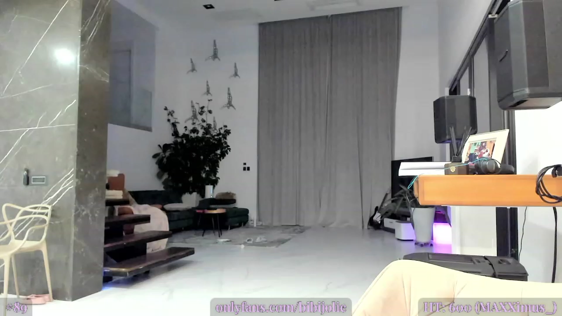 Gallery image thumbnail from AweJolie's myfreecams stream on, 02/23/2023, 24:56 image 16 of 20