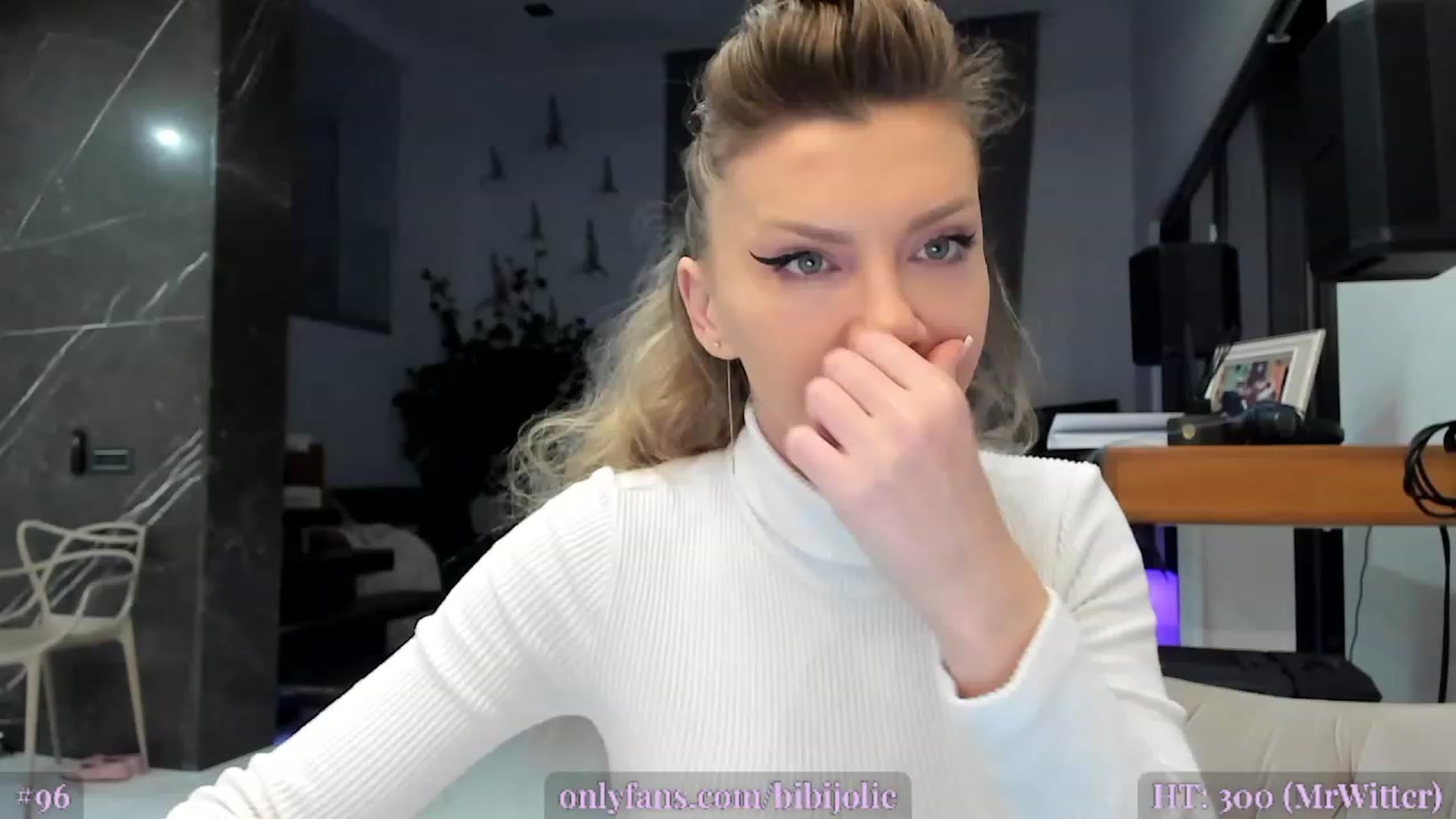 Gallery image thumbnail from AweJolie's myfreecams stream on, 02/24/2023, 24:02 image 10 of 20