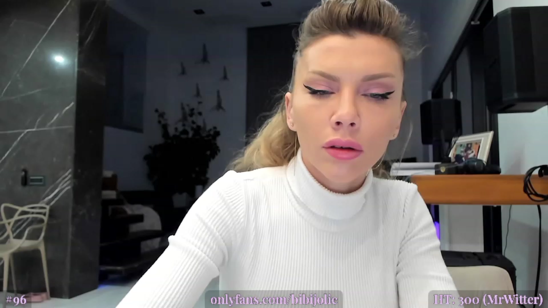Gallery image thumbnail from AweJolie's myfreecams stream on, 02/24/2023, 24:02 image 14 of 20