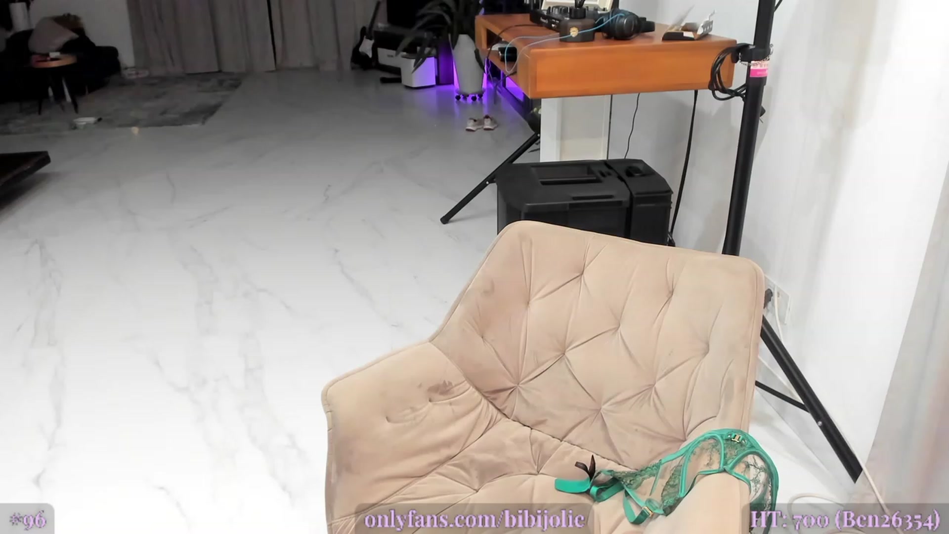 Gallery image thumbnail from AweJolie's myfreecams stream on, 02/25/2023, 24:32 image 12 of 20