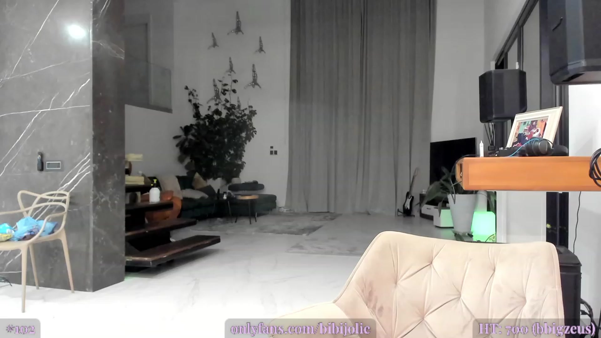 Gallery image thumbnail from AweJolie's myfreecams stream on, 03/01/2023, 02:19 image 12 of 20