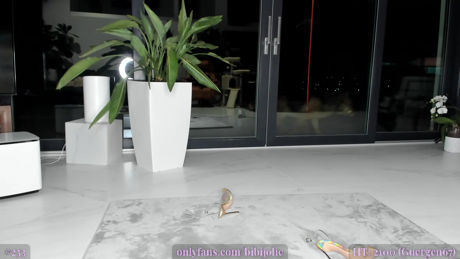 Gallery image thumbnail from AweJolie's myfreecams stream on, 03/08/2023, 02:07 image 8 of 20
