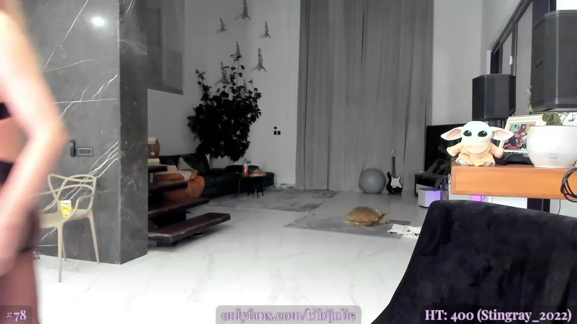 Gallery image thumbnail from AweJolie's myfreecams stream on, 03/15/2023, 24:03 image 8 of 20