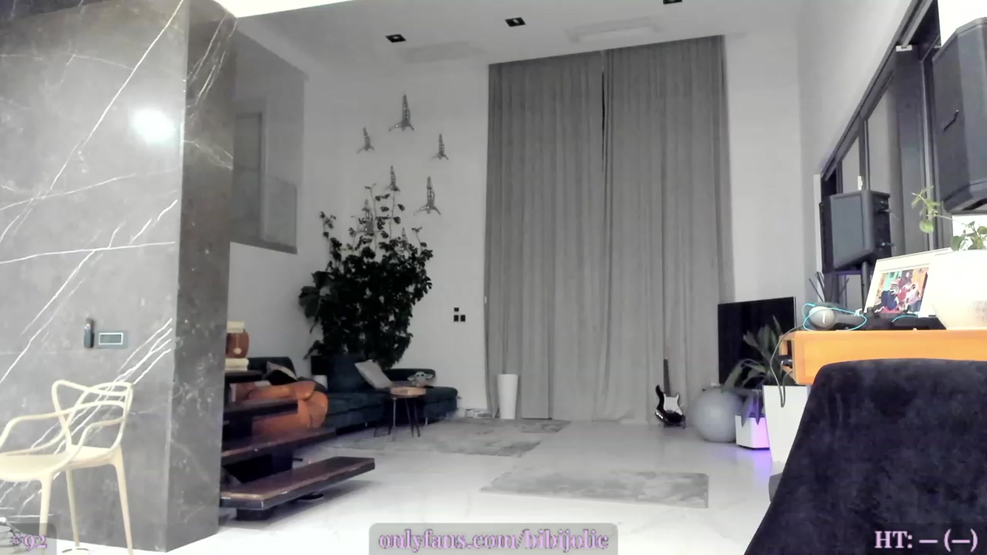 Gallery image thumbnail from AweJolie's myfreecams stream on, 03/17/2023, 23:30 image 9 of 20