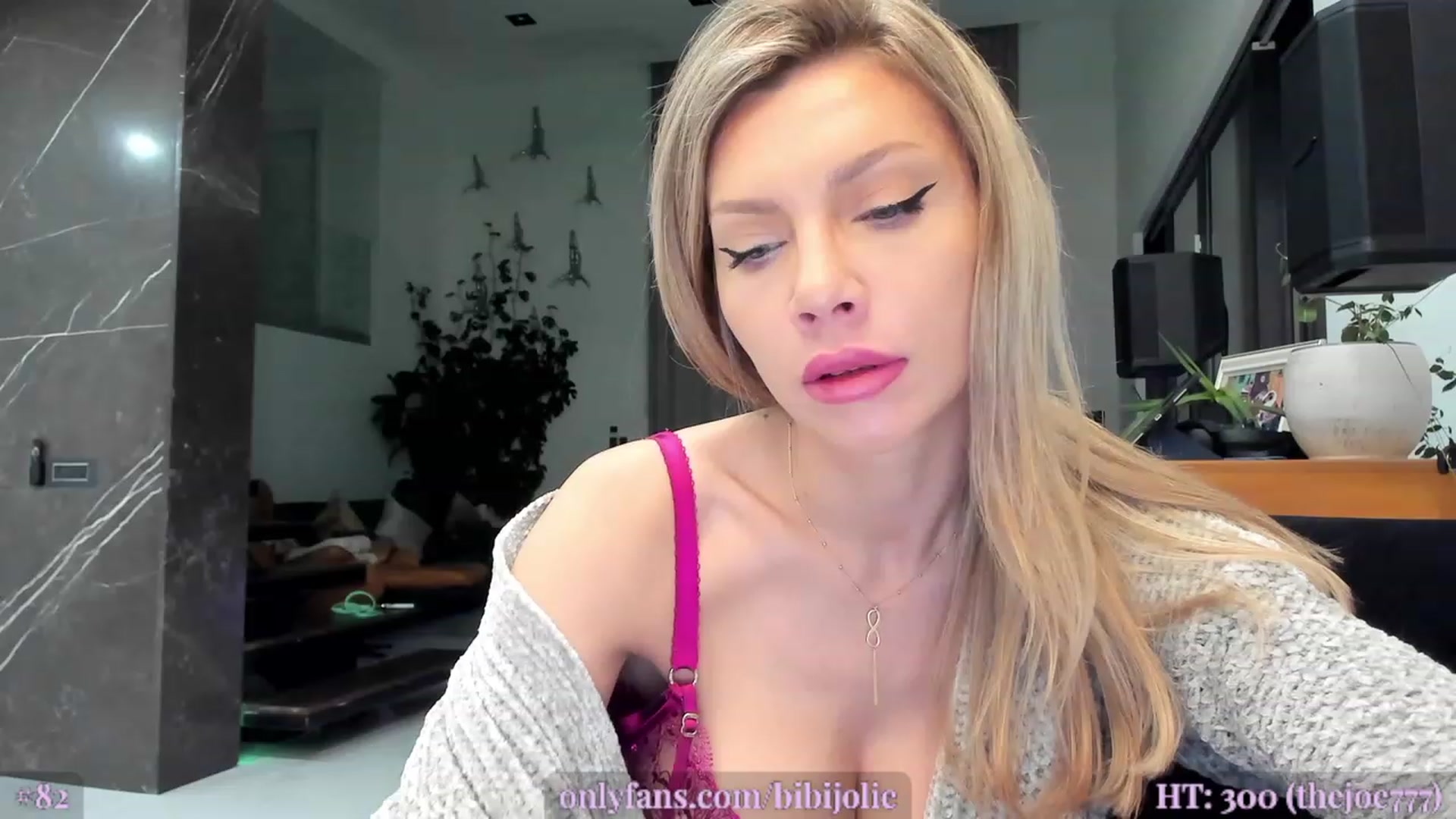 Gallery image thumbnail from AweJolie's myfreecams stream on, 03/29/2023, 24:19 image 14 of 20